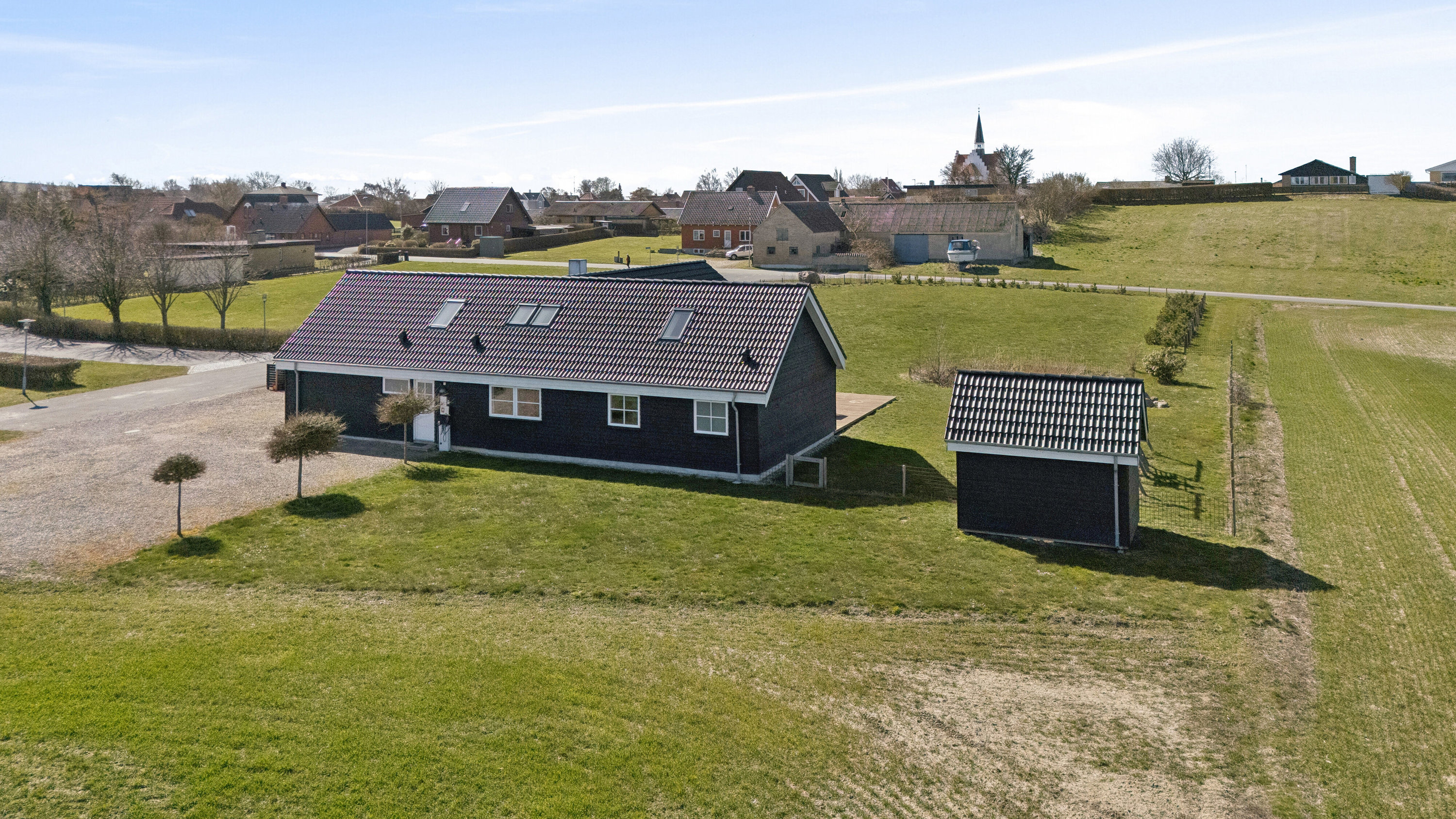 Fremhævet set fra vejen billede i fuldskærmstilstand. Billede af Vestervænget 5, 5935 Bagenkop