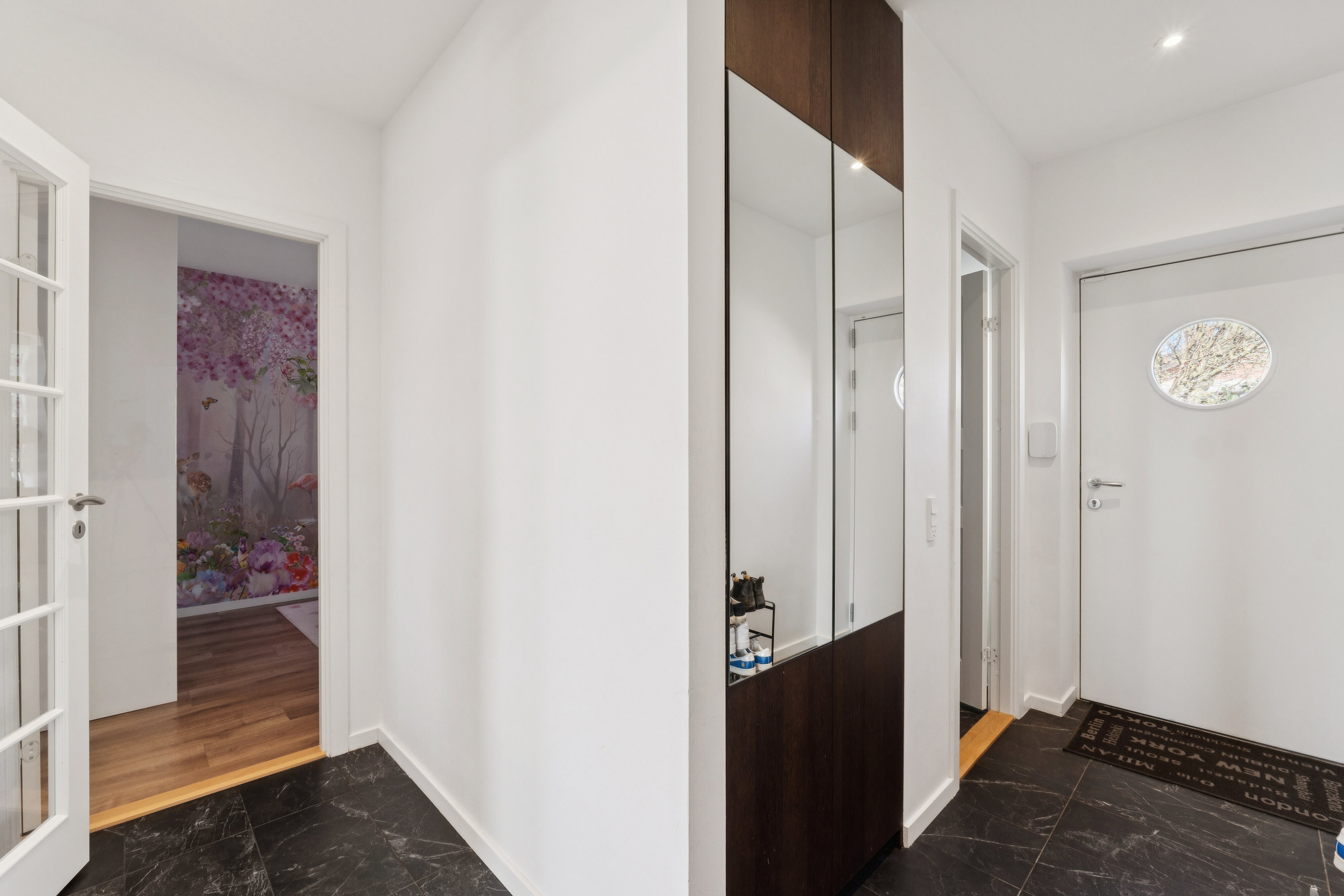 Fremhævet gang billede i fuldskærmstilstand. Billede af Humlemarksvej 12, 2605 Brøndby