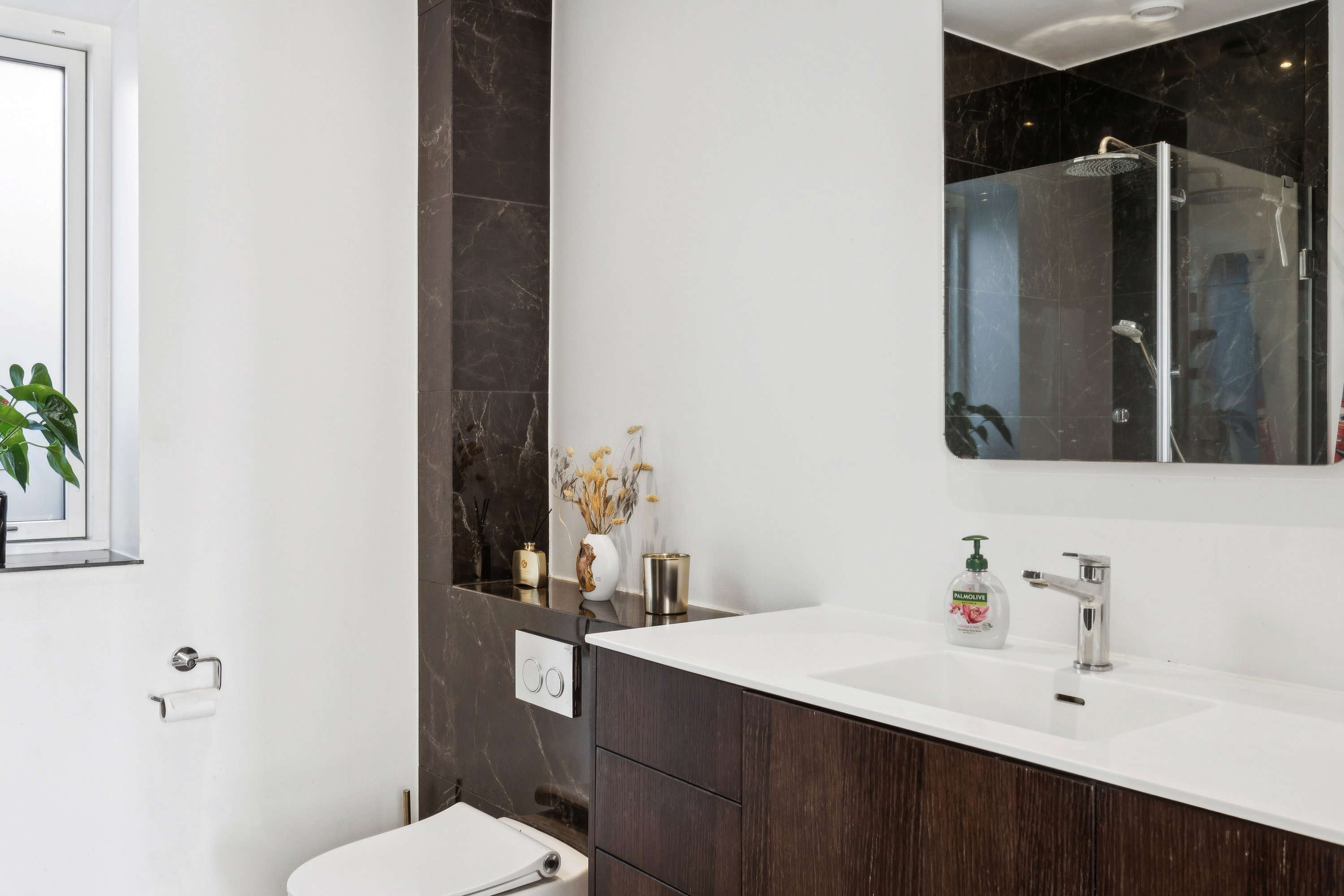 Fremhævet badeværelse billede i fuldskærmstilstand. Billede af Humlemarksvej 12, 2605 Brøndby