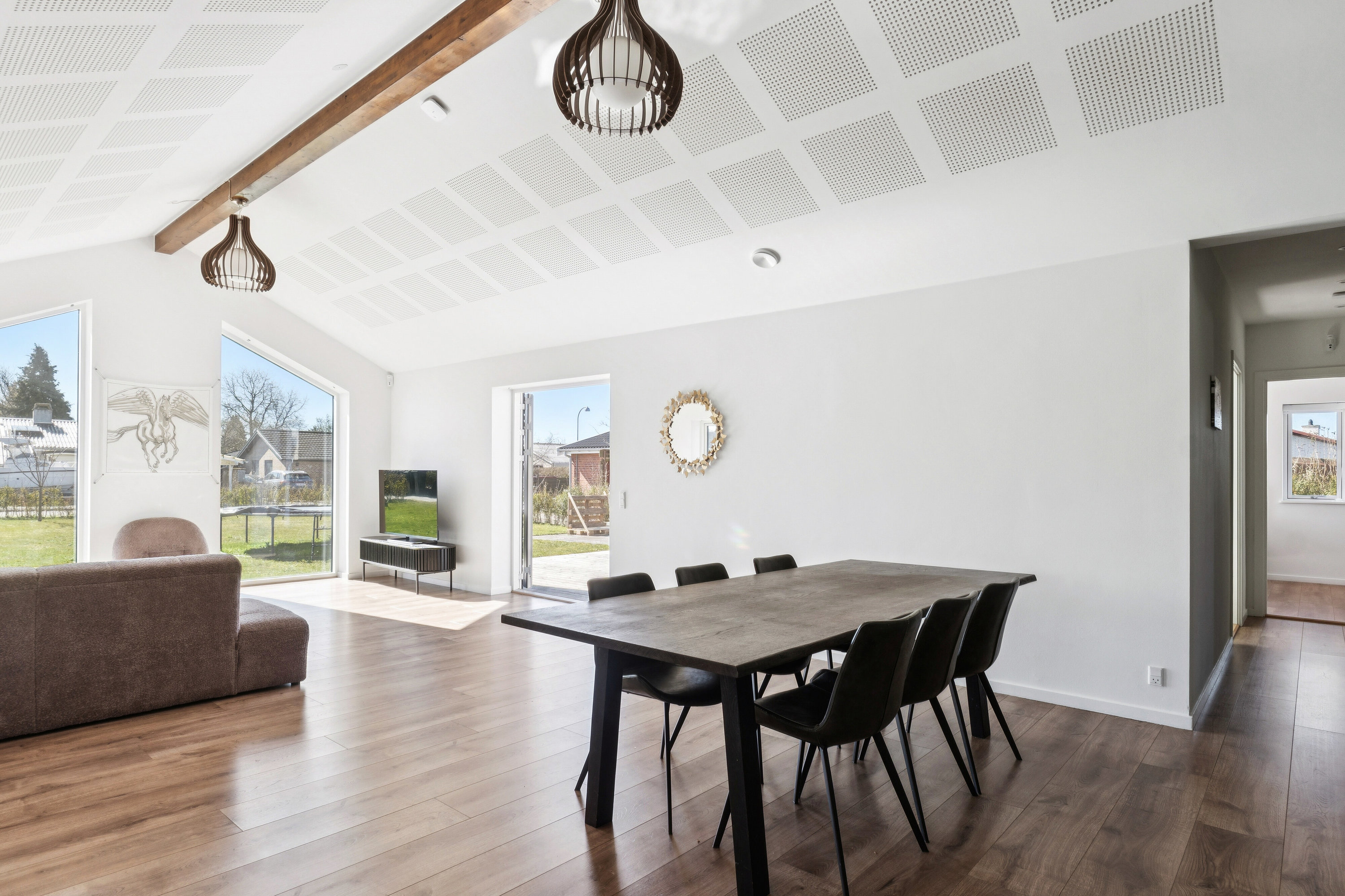 Fremhævet spisestue billede i fuldskærmstilstand. Billede af Humlemarksvej 12, 2605 Brøndby