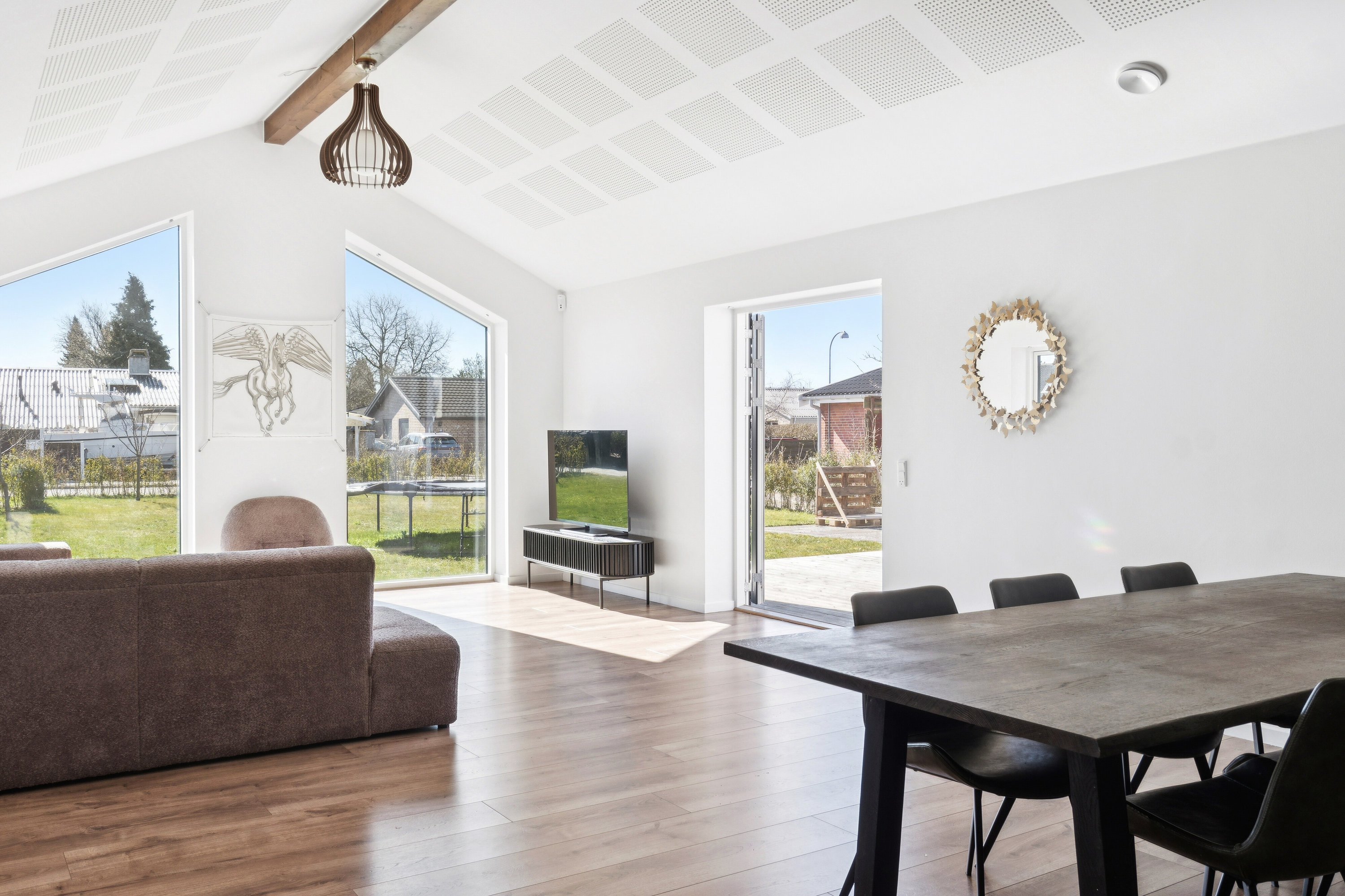 Fremhævet spisestue billede i fuldskærmstilstand. Billede af Humlemarksvej 12, 2605 Brøndby