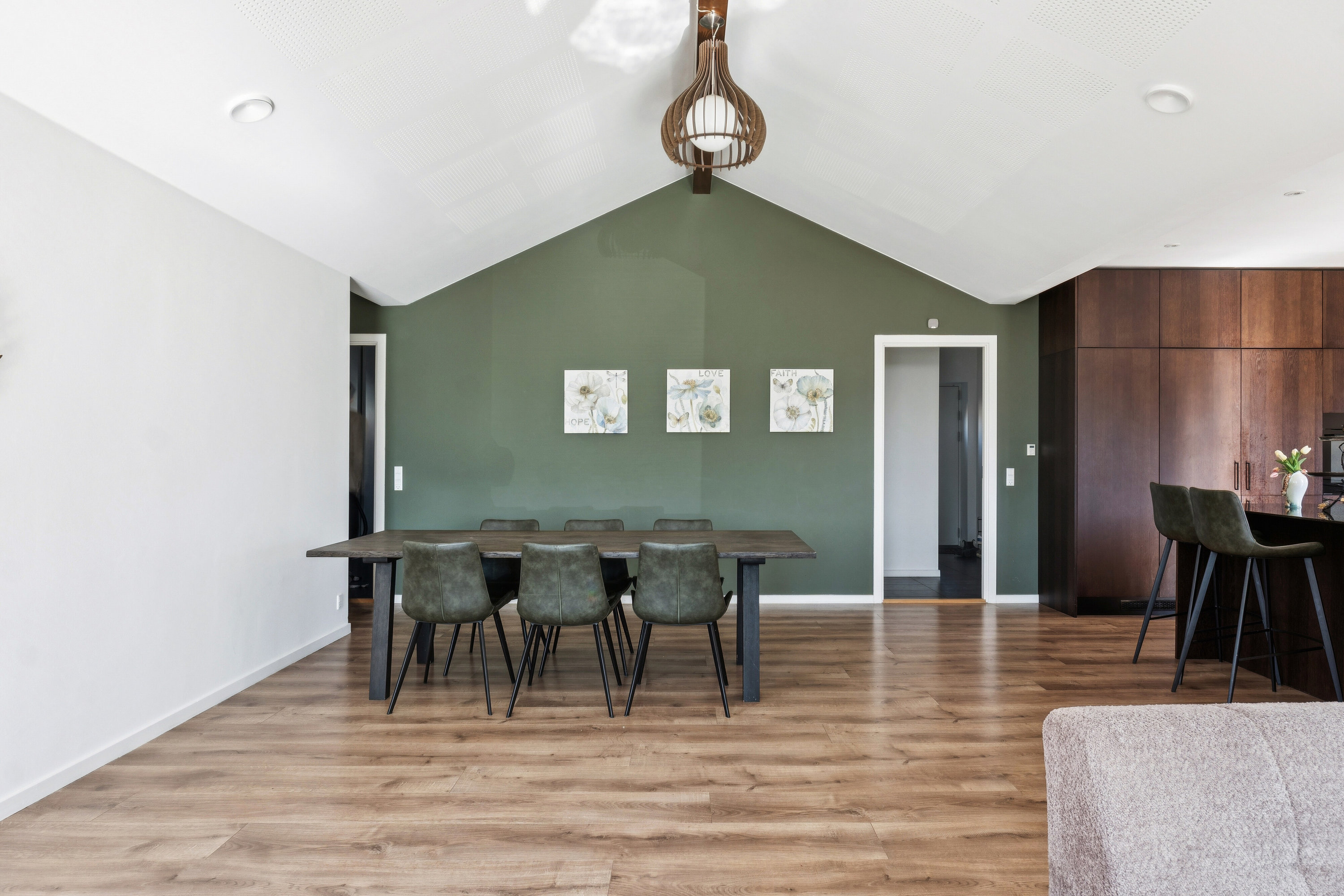 Fremhævet spisestue billede i fuldskærmstilstand. Billede af Humlemarksvej 12, 2605 Brøndby