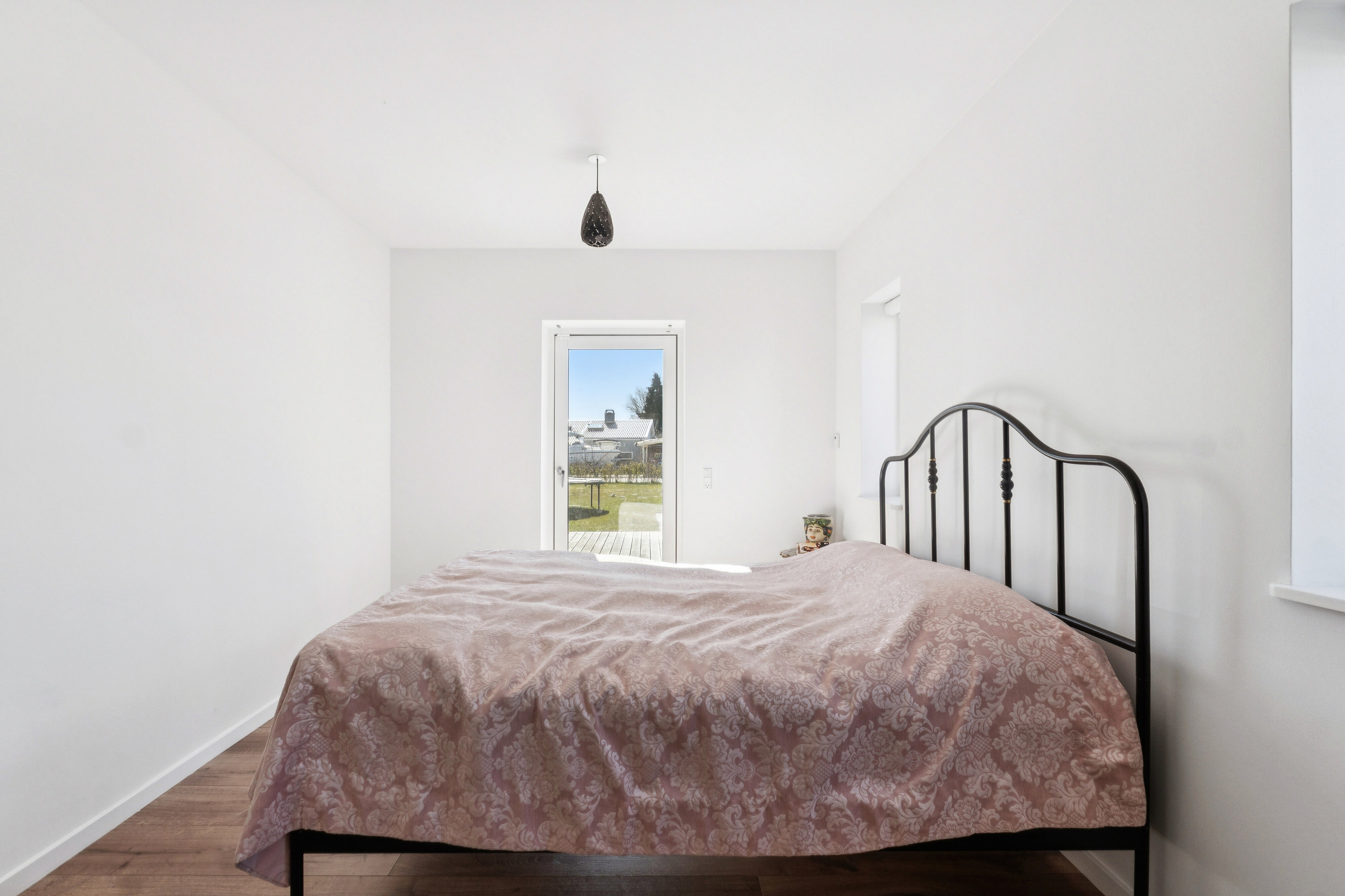 Fremhævet soveværelse billede i fuldskærmstilstand. Billede af Humlemarksvej 12, 2605 Brøndby