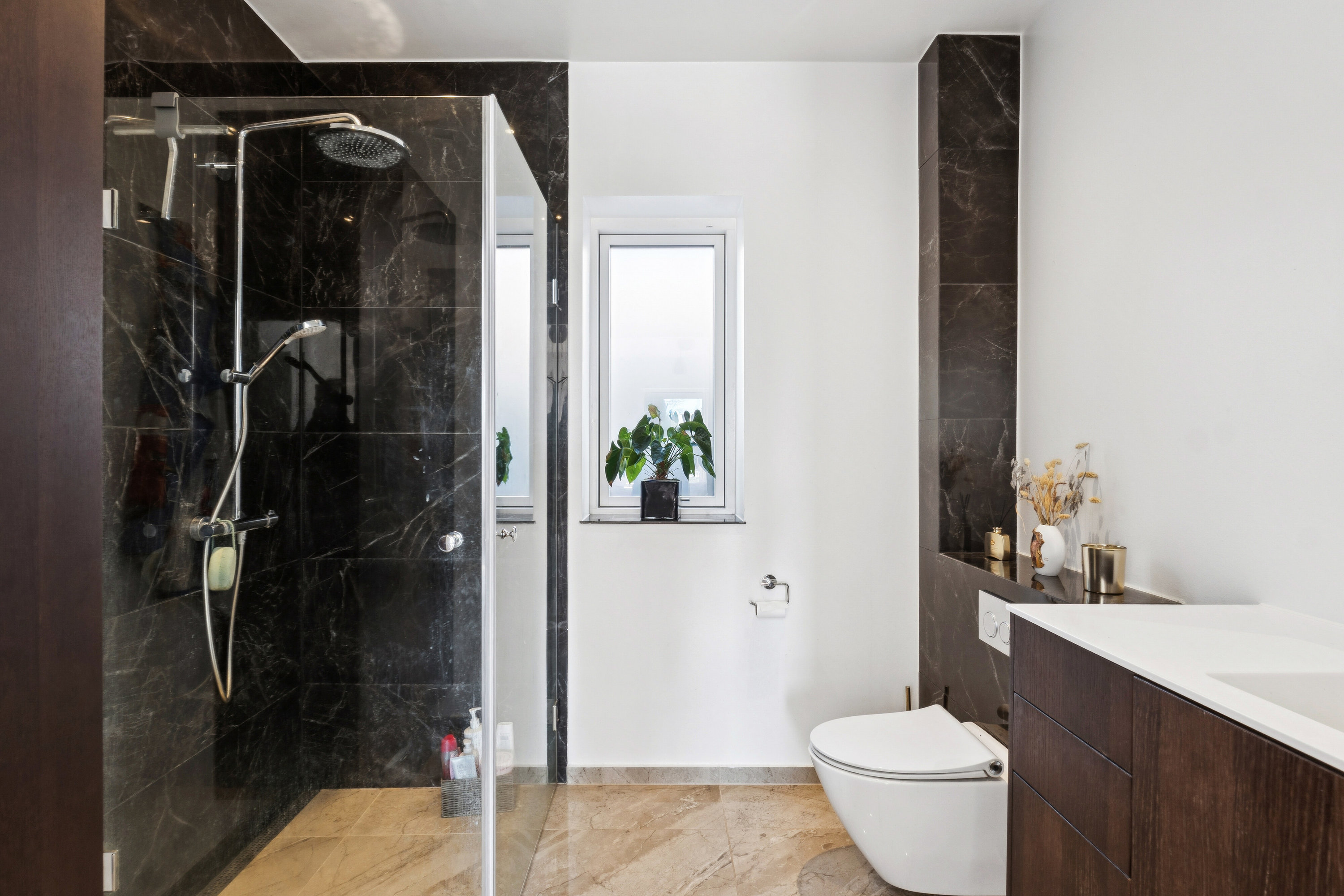 Fremhævet badeværelse billede i fuldskærmstilstand. Billede af Humlemarksvej 12, 2605 Brøndby