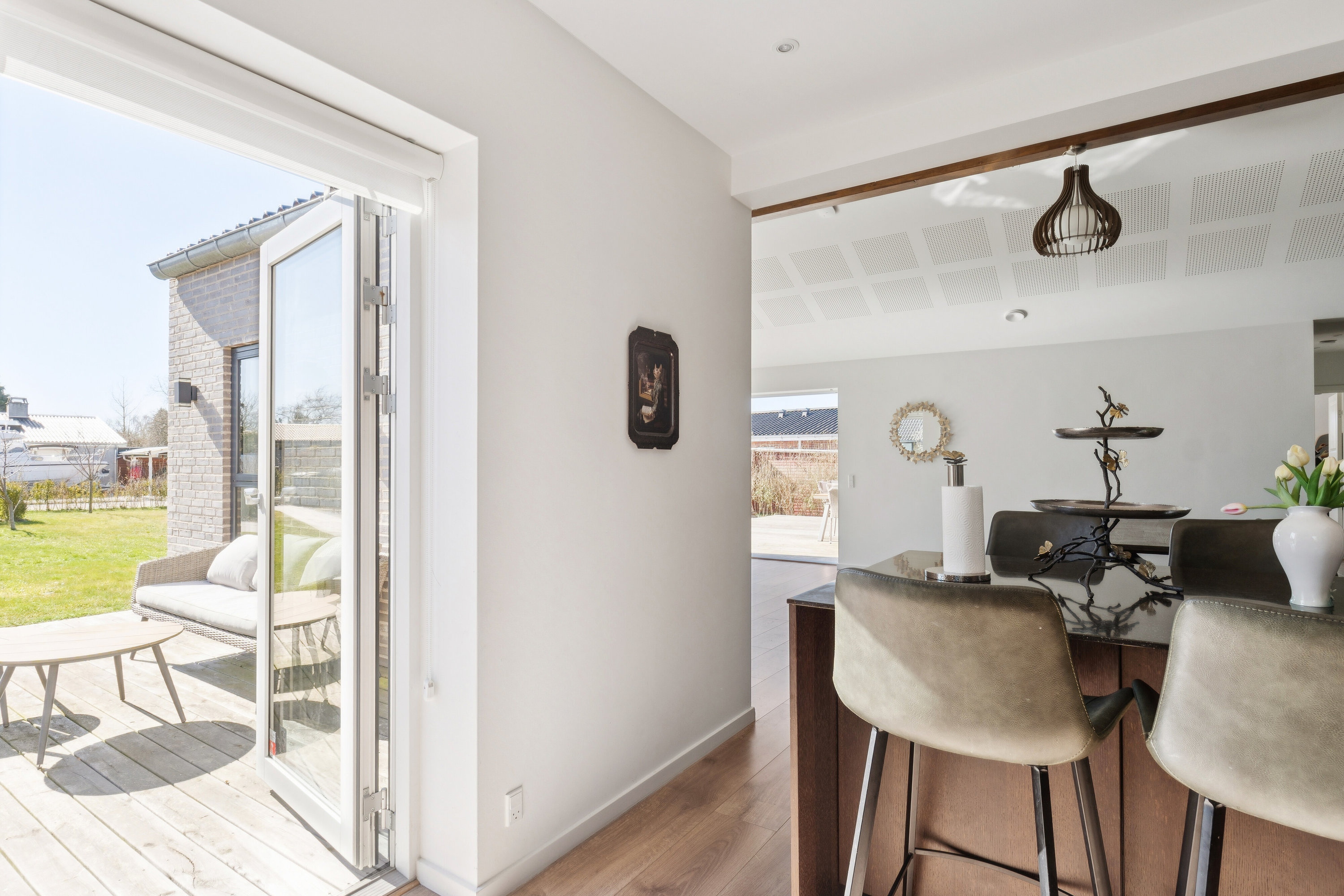 Fremhævet stue billede i fuldskærmstilstand. Billede af Humlemarksvej 12, 2605 Brøndby