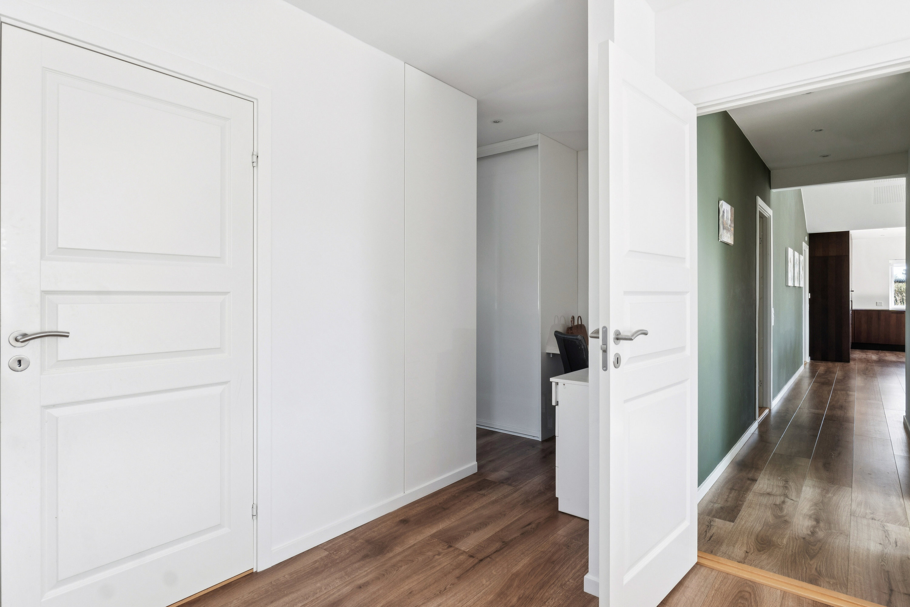 Fremhævet gang billede i fuldskærmstilstand. Billede af Humlemarksvej 12, 2605 Brøndby