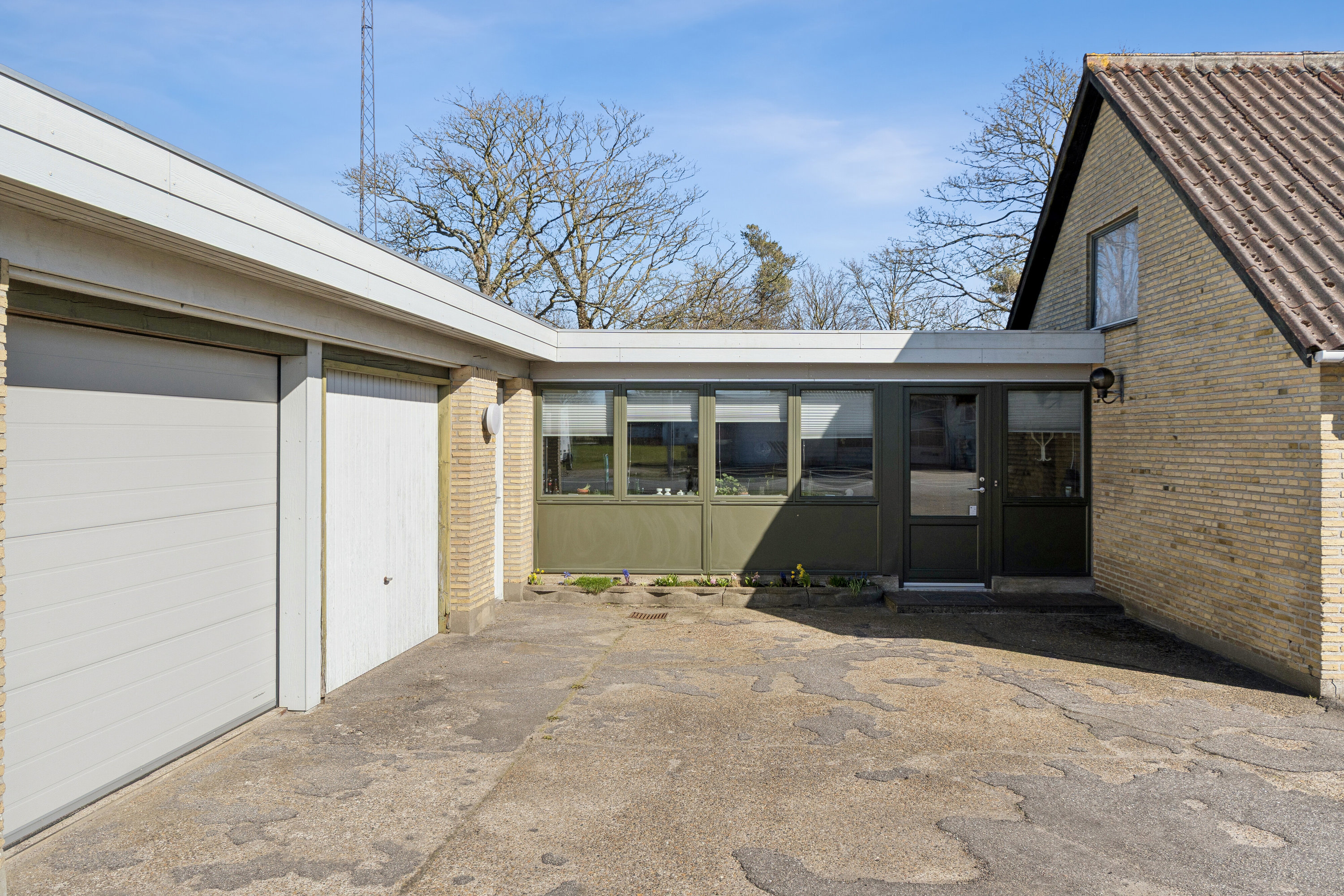 Fremhævet garage billede i fuldskærmstilstand. Billede af Gaden 60A, 9870 Sindal