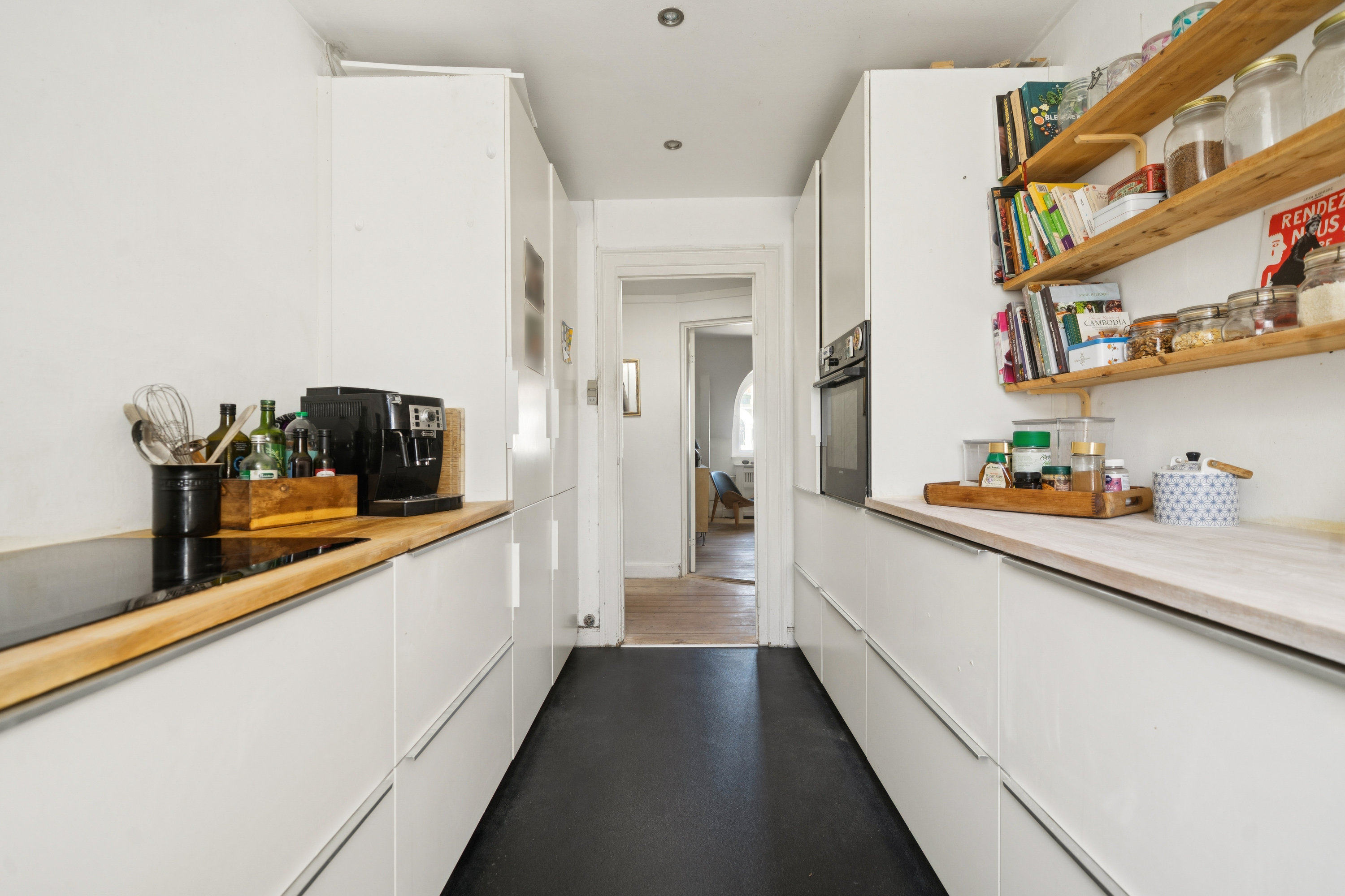 Fremhævet køkken billede i fuldskærmstilstand. Billede af Gammel Kongevej 142, 4. tv., 1850 Frederiksberg C