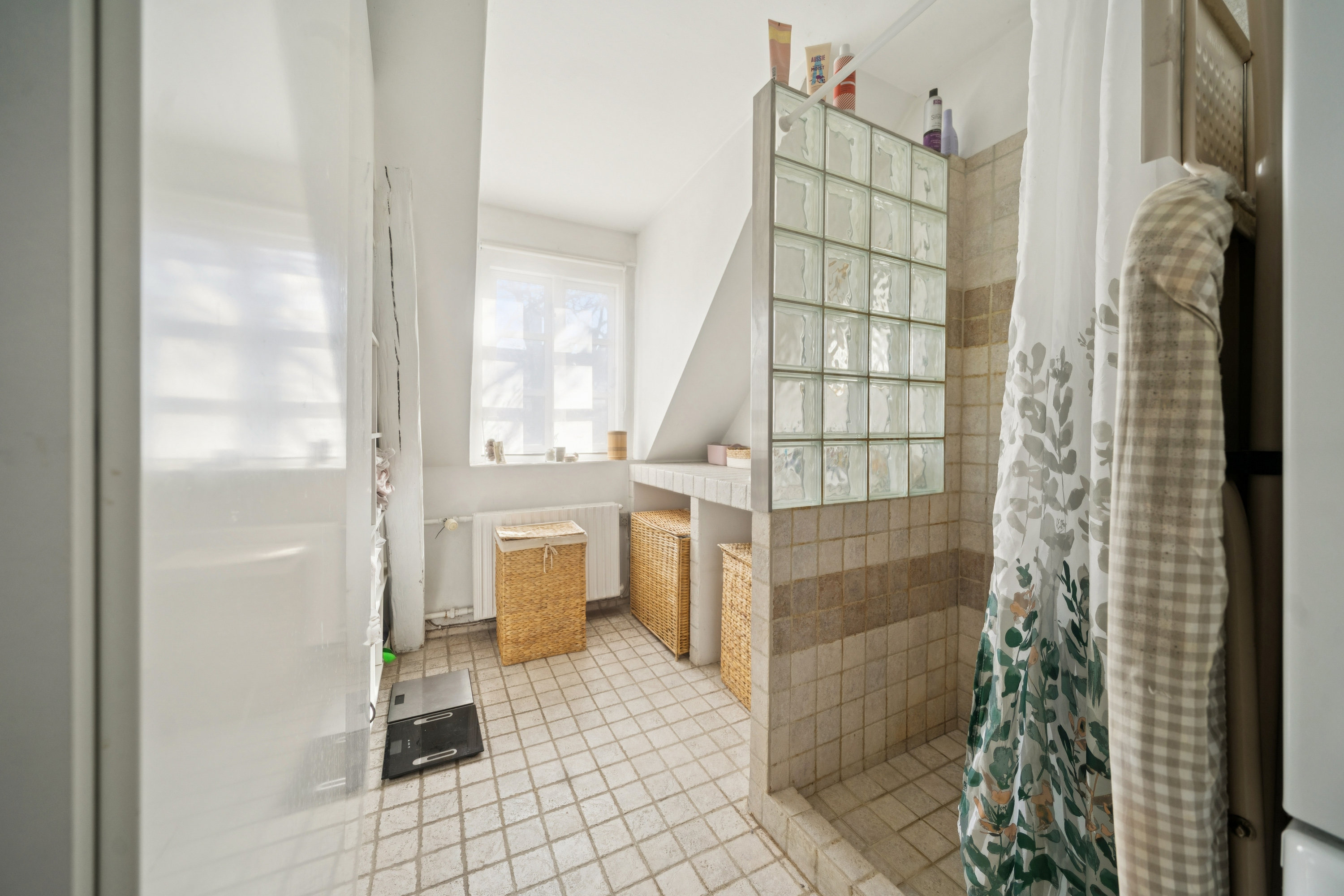 Fremhævet badeværelse billede i fuldskærmstilstand. Billede af Gammel Kongevej 142, 4. tv., 1850 Frederiksberg C