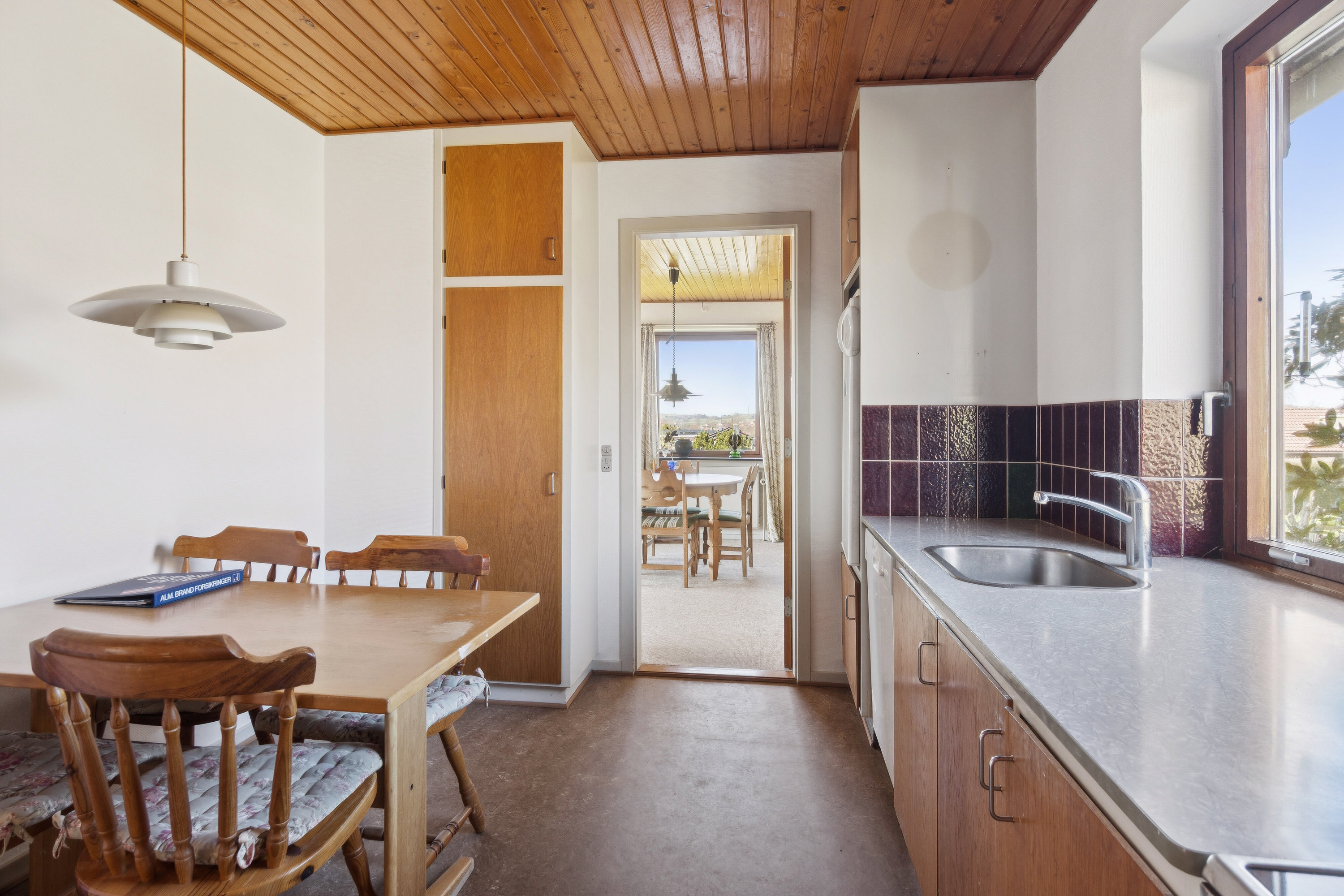 Fremhævet spisestue billede i fuldskærmstilstand. Billede af Granvænget 16, 4550 Asnæs