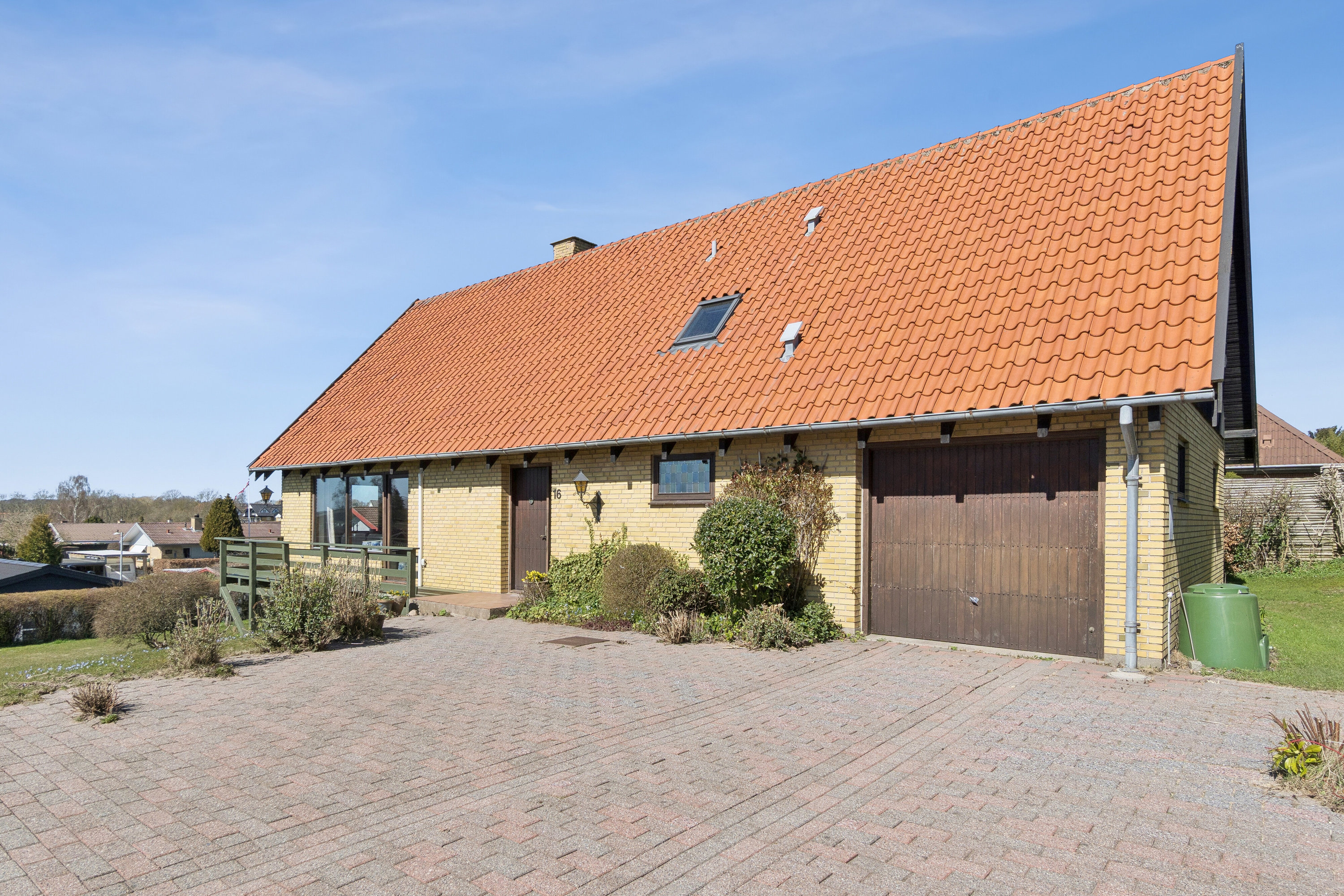 Fremhævet set fra vejen billede i fuldskærmstilstand. Billede af Granvænget 16, 4550 Asnæs