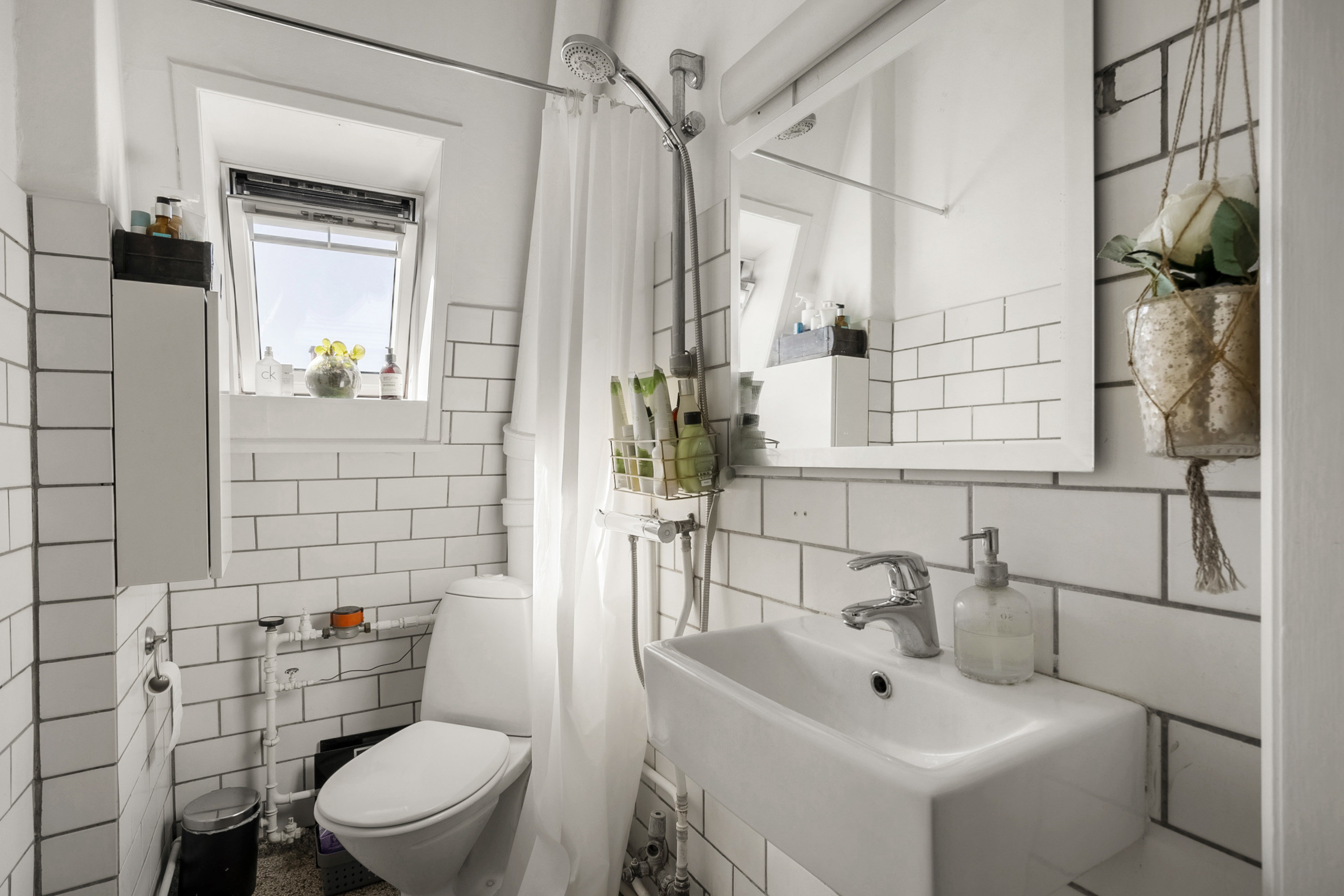 Fremhævet badeværelse billede i fuldskærmstilstand. Billede af Tesdorpfsvej 50, 2., 5000 Odense C