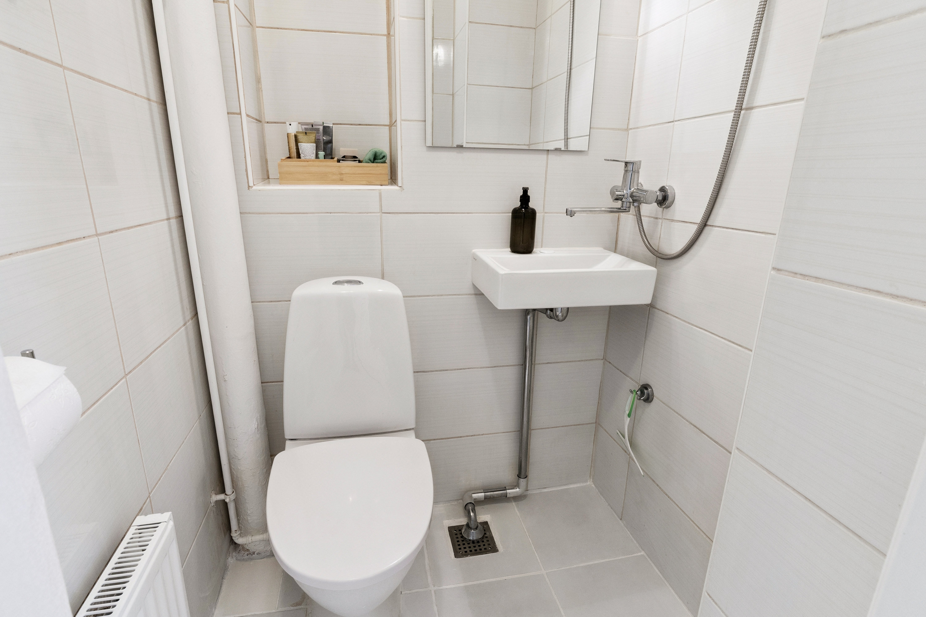 Fremhævet badeværelse billede i fuldskærmstilstand. Billede af Otto Mallings Gade 4, 2. th., 2100 København Ø