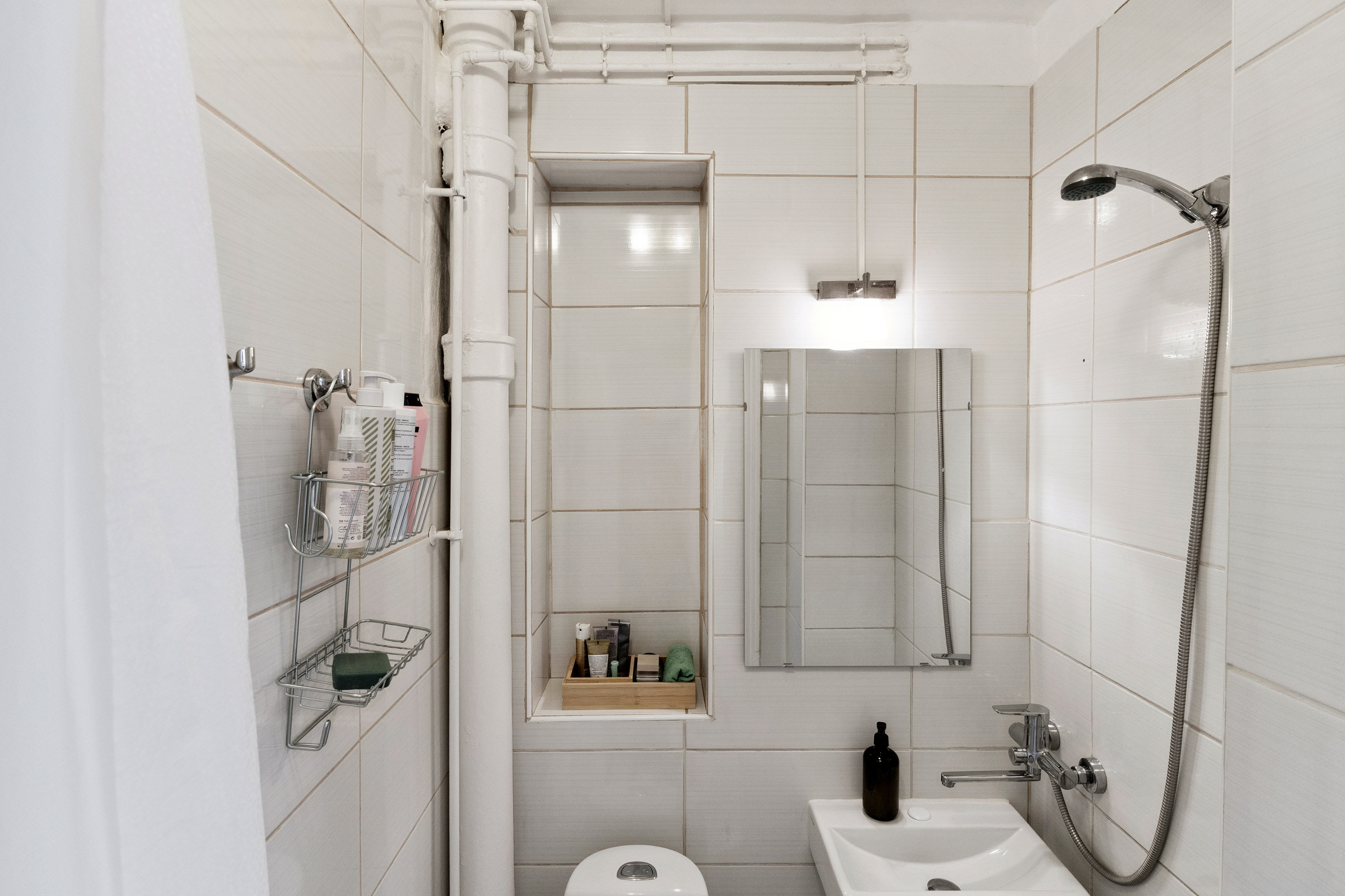 Fremhævet badeværelse billede i fuldskærmstilstand. Billede af Otto Mallings Gade 4, 2. th., 2100 København Ø