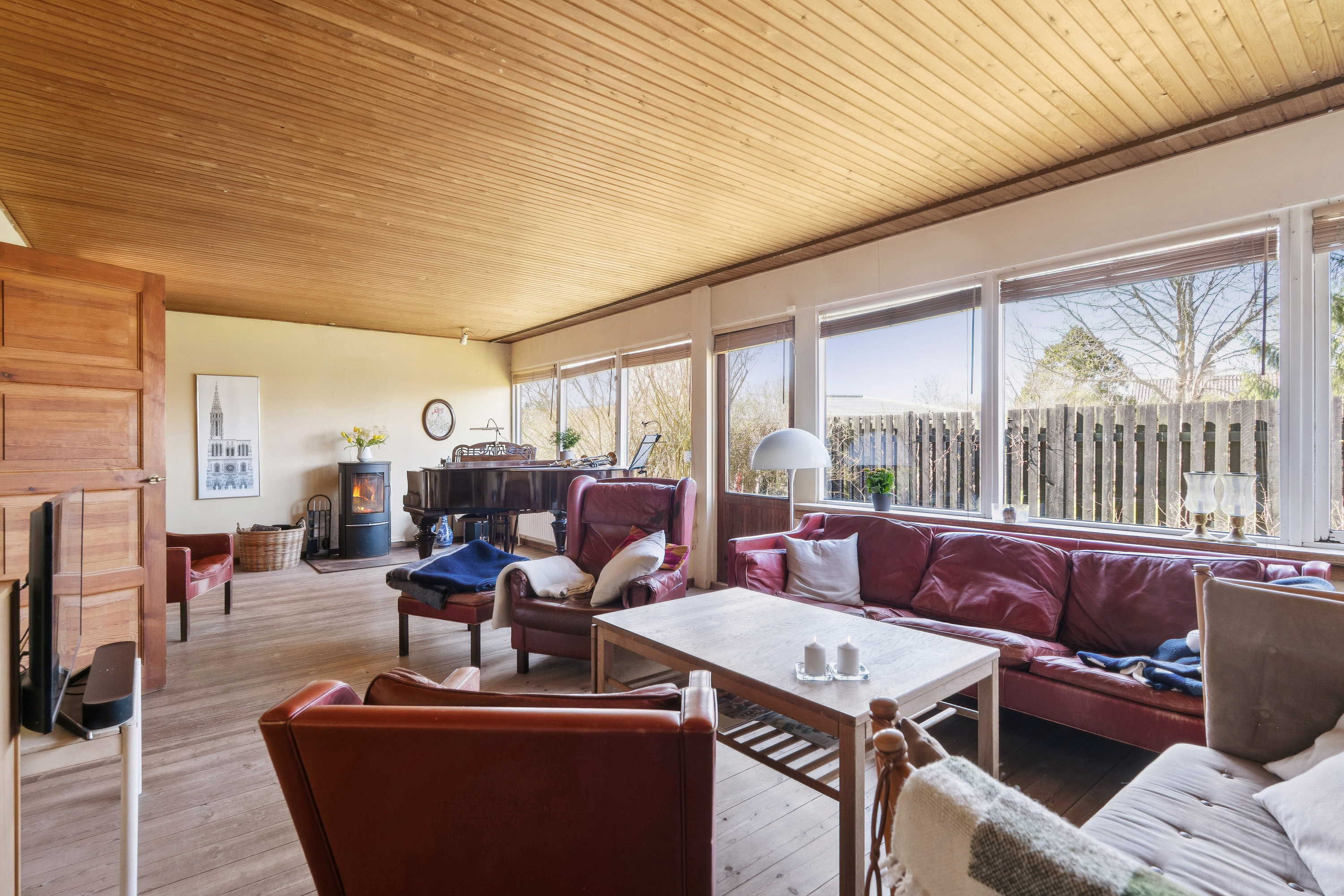 Fremhævet stue billede i fuldskærmstilstand. Billede af Saunte Bygade 32, 3100 Hornbæk