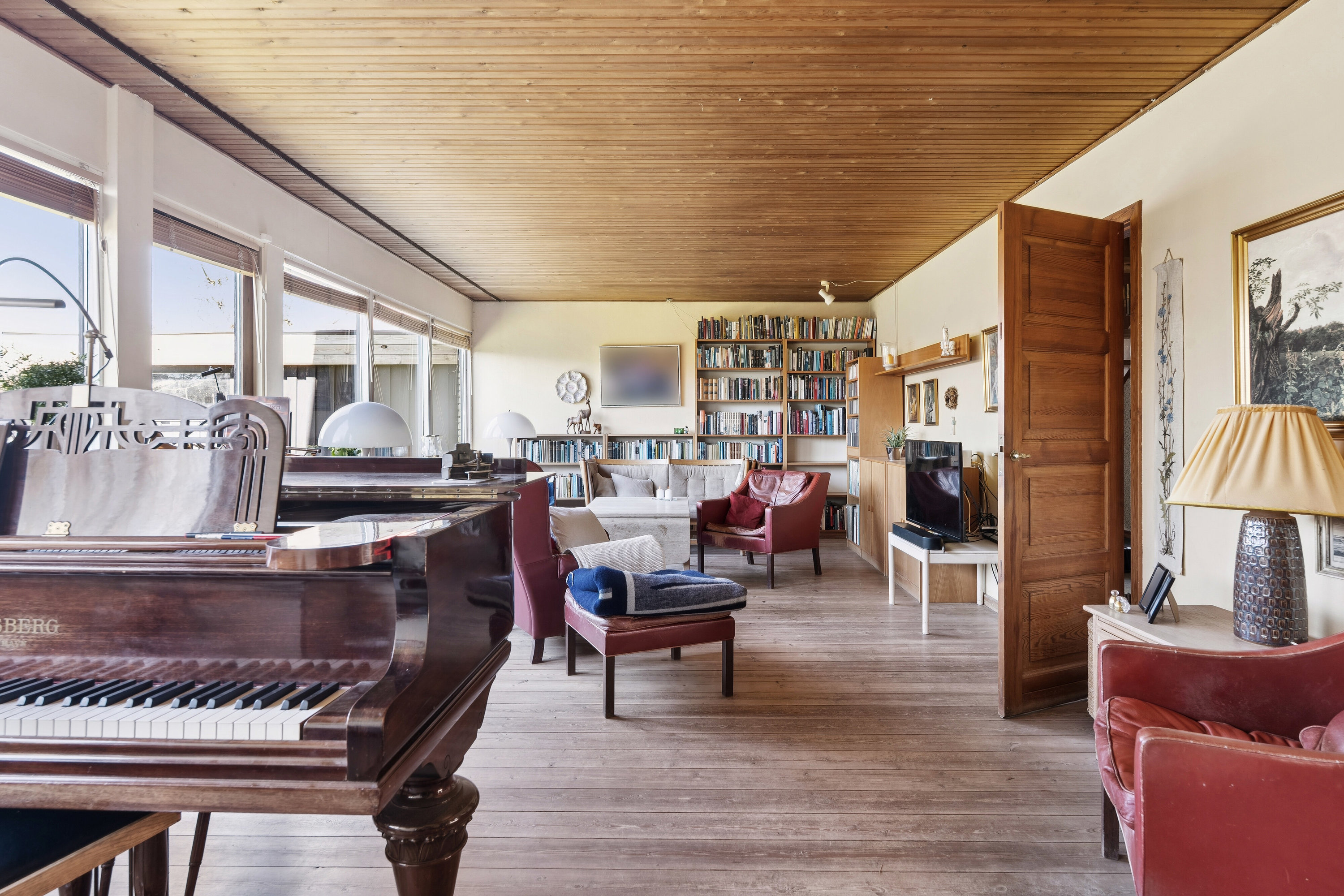 Fremhævet stue billede i fuldskærmstilstand. Billede af Saunte Bygade 32, 3100 Hornbæk