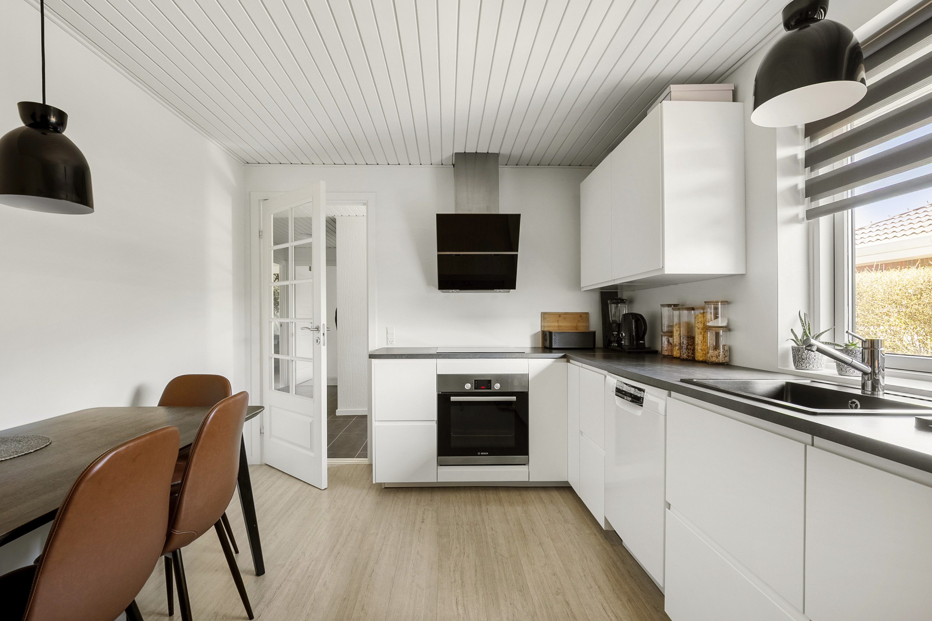 Fremhævet køkken billede i fuldskærmstilstand. Billede af Brolandvej 83, Agedrup, 5320 Agedrup