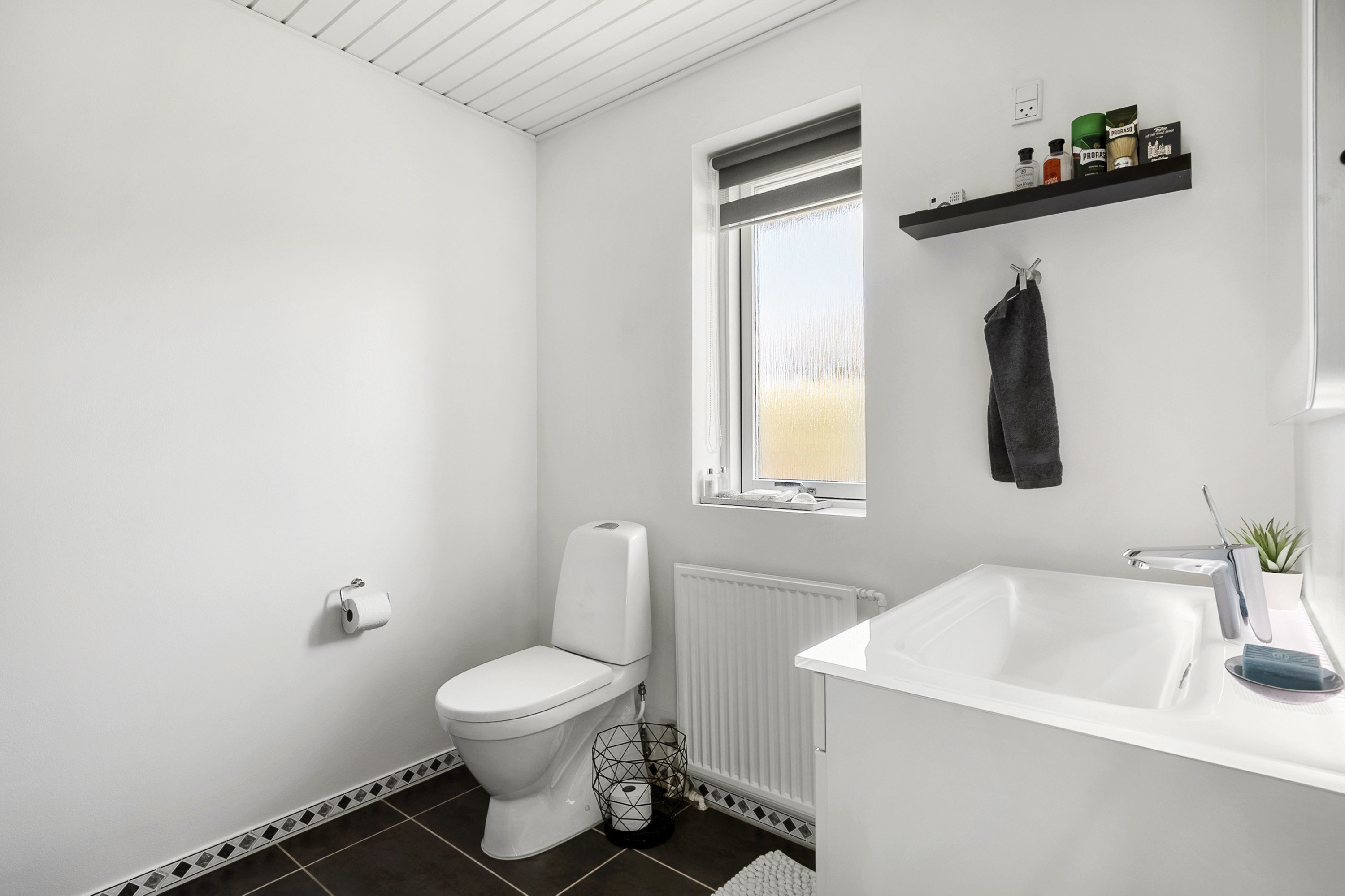 Fremhævet badeværelse billede i fuldskærmstilstand. Billede af Brolandvej 83, Agedrup, 5320 Agedrup