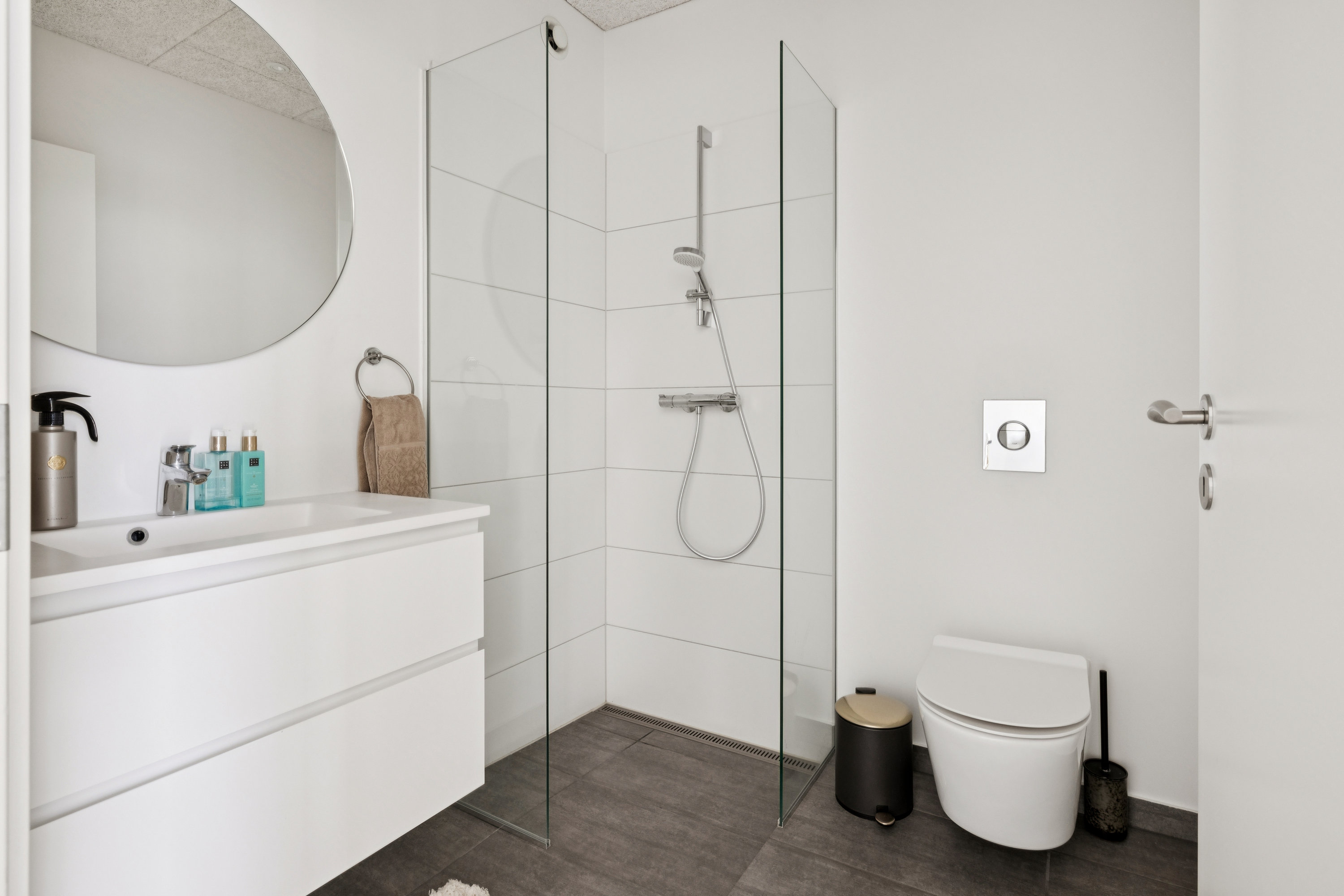 Fremhævet badeværelse billede i fuldskærmstilstand. Billede af Baunehøjparken 22C, 8410 Rønde