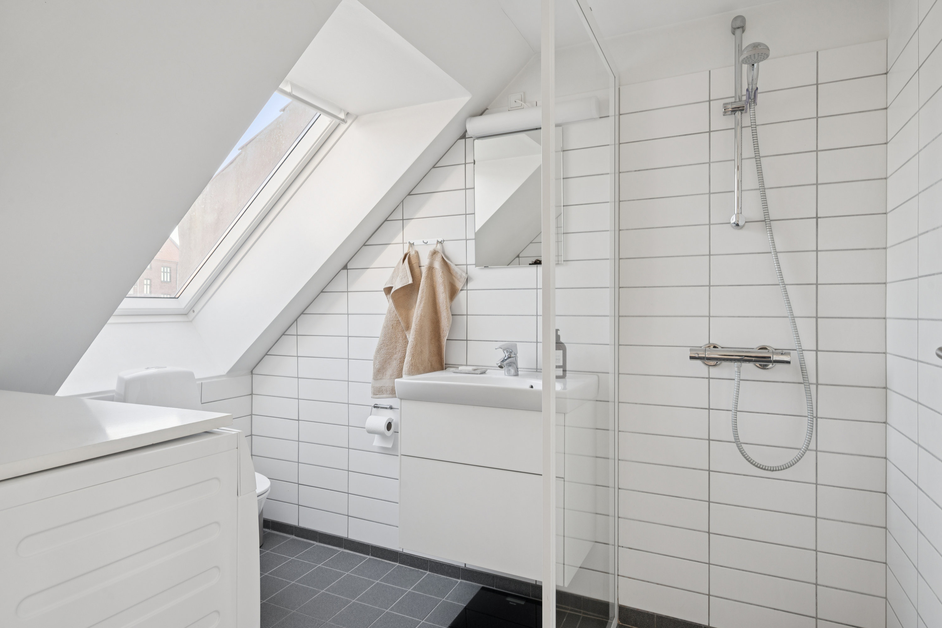 Fremhævet badeværelse billede i fuldskærmstilstand. Billede af Sjællandsgade 104, 3., 8000 Aarhus C