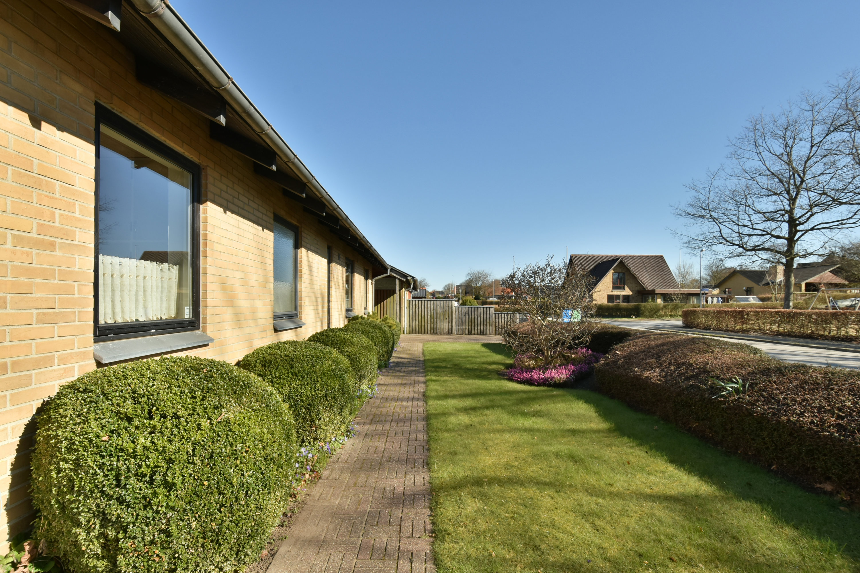 Fremhævet forhave billede i fuldskærmstilstand. Billede af Jagtvej 32, Hammerum, 7400 Herning