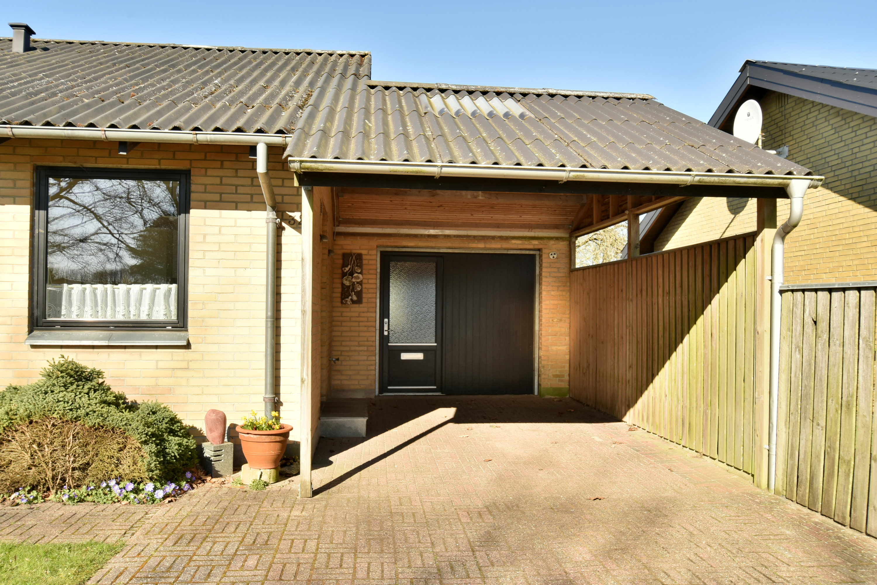 Fremhævet carport billede i fuldskærmstilstand. Billede af Jagtvej 32, Hammerum, 7400 Herning