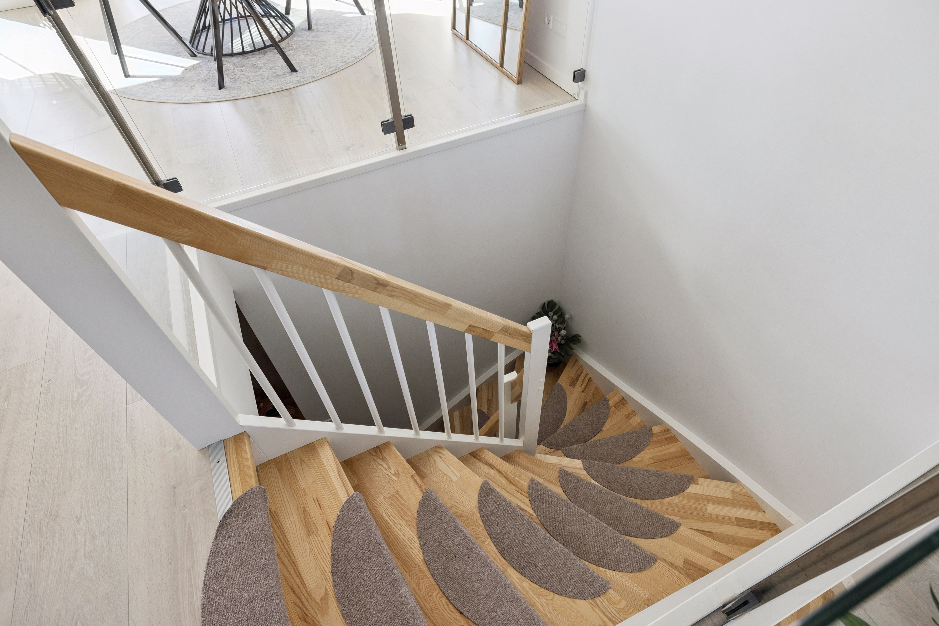 Fremhævet trappe billede i fuldskærmstilstand. Billede af Baunehøjparken 22C, 8410 Rønde