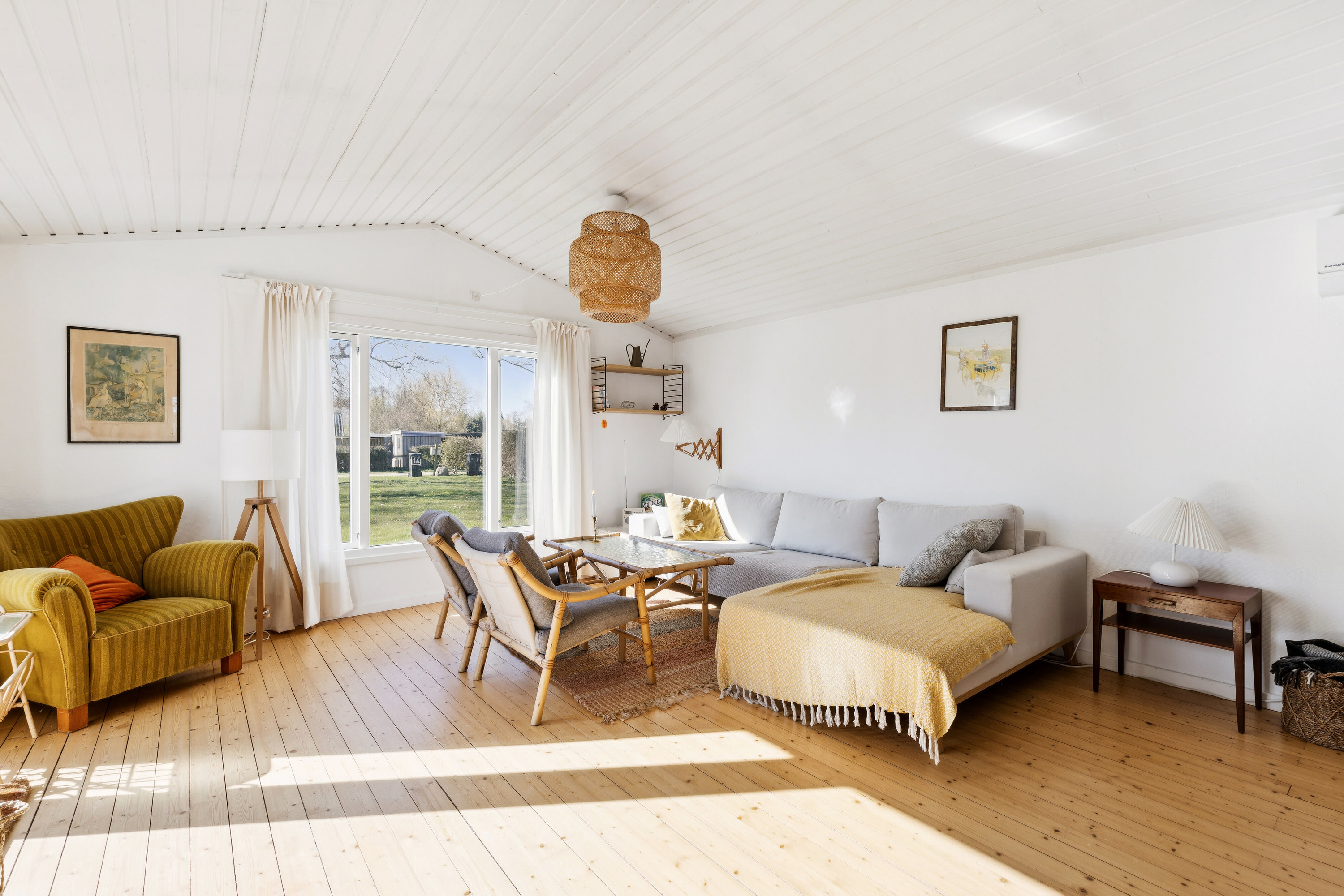 Fremhævet stue billede i fuldskærmstilstand. Billede af Mindevej 16, Dalby Strand, 4281 Gørlev