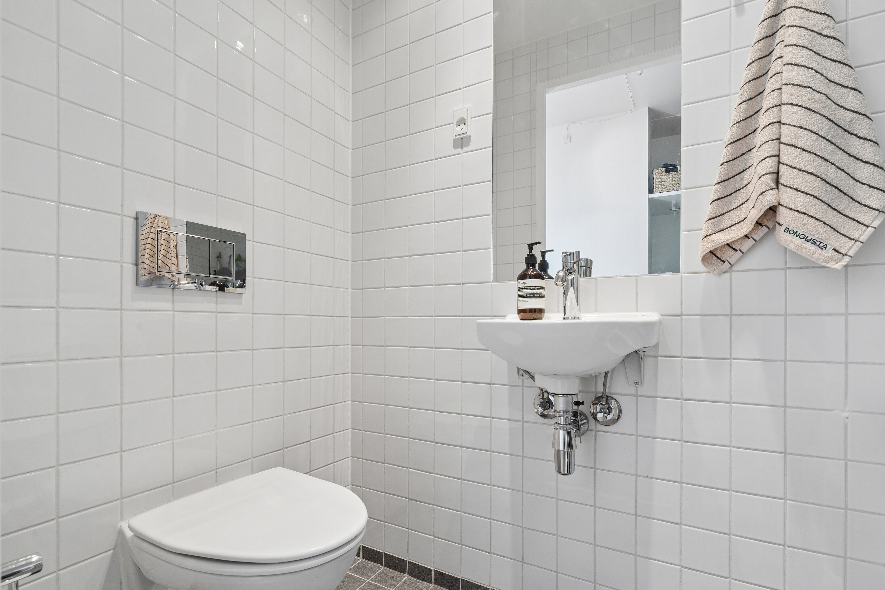 Fremhævet badeværelse billede i fuldskærmstilstand. Billede af Klaksvigsgade 7, 3. tv., 2300 København S