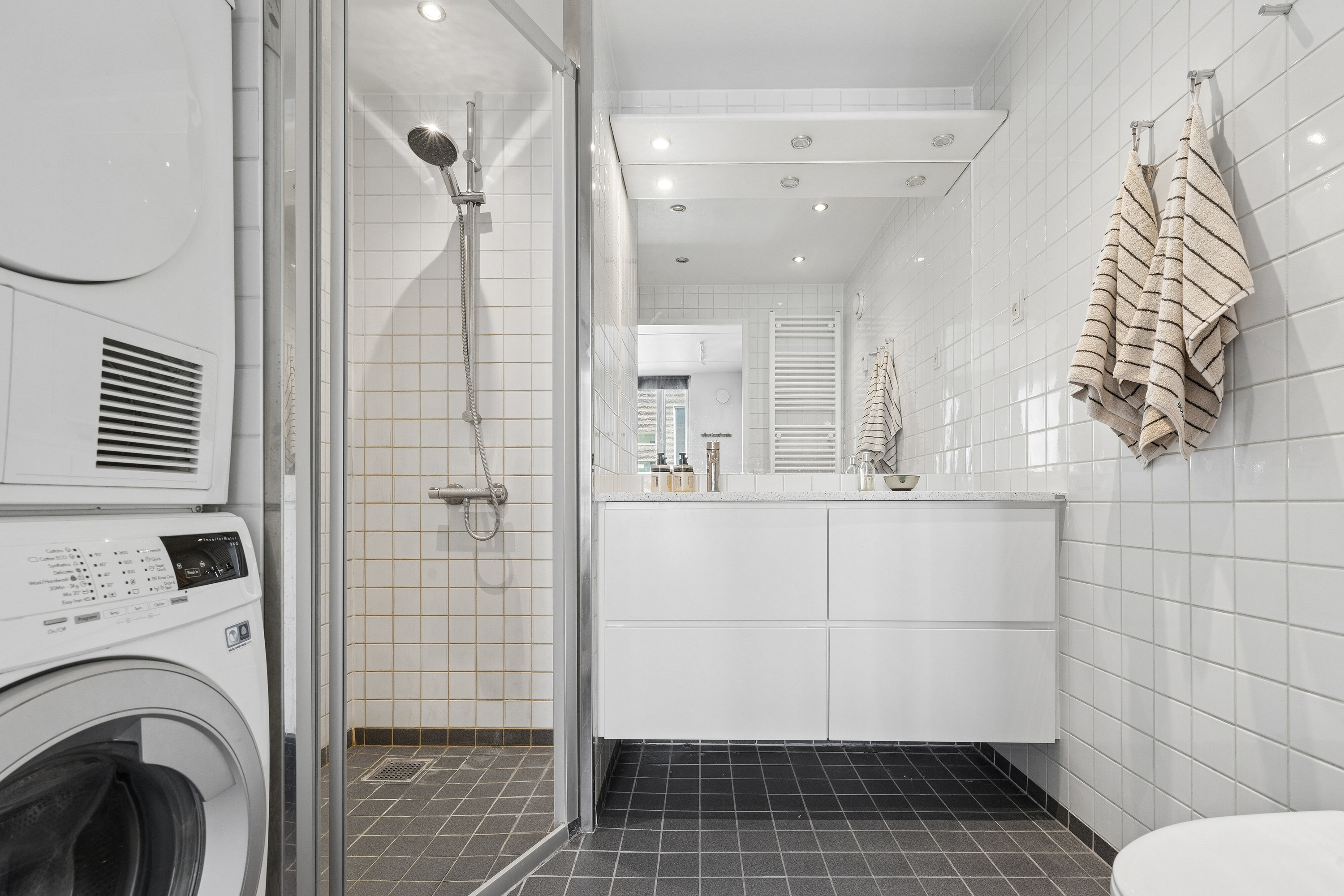 Fremhævet badeværelse billede i fuldskærmstilstand. Billede af Klaksvigsgade 7, 3. tv., 2300 København S