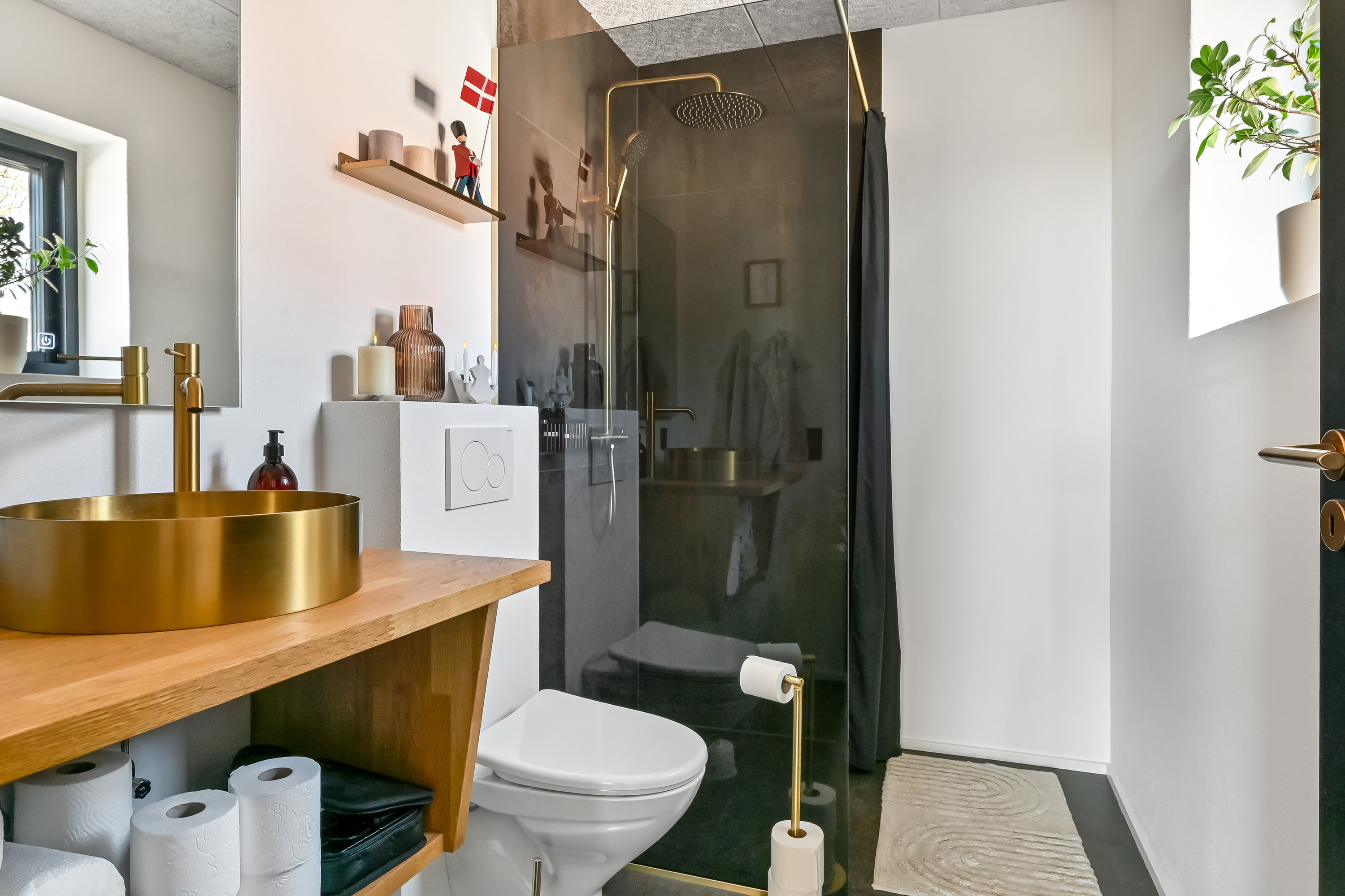 Fremhævet badeværelse billede i fuldskærmstilstand. Billede af Kølkærvej 57, Hammerum, 7400 Herning