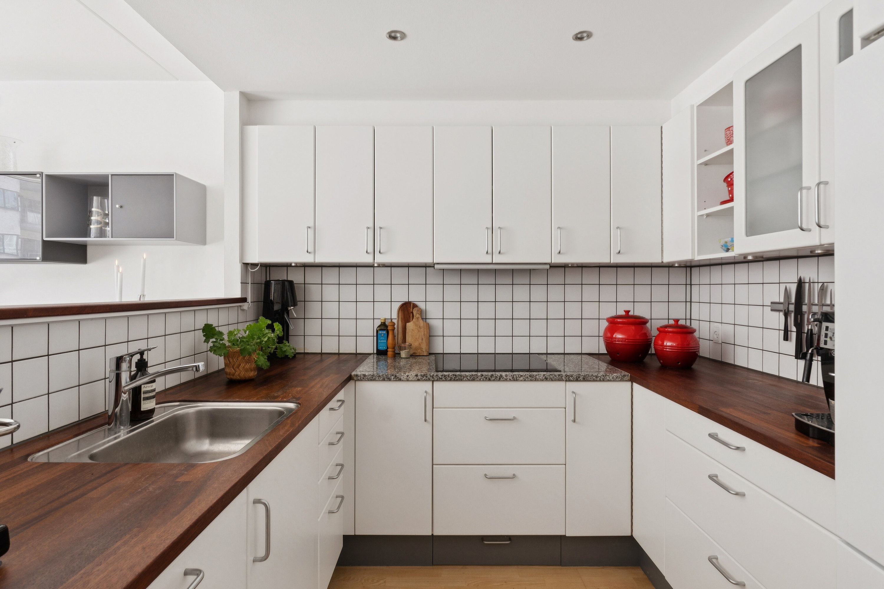 Fremhævet køkken billede i fuldskærmstilstand. Billede af Weidekampsgade 53, st.. tv., 2300 København S