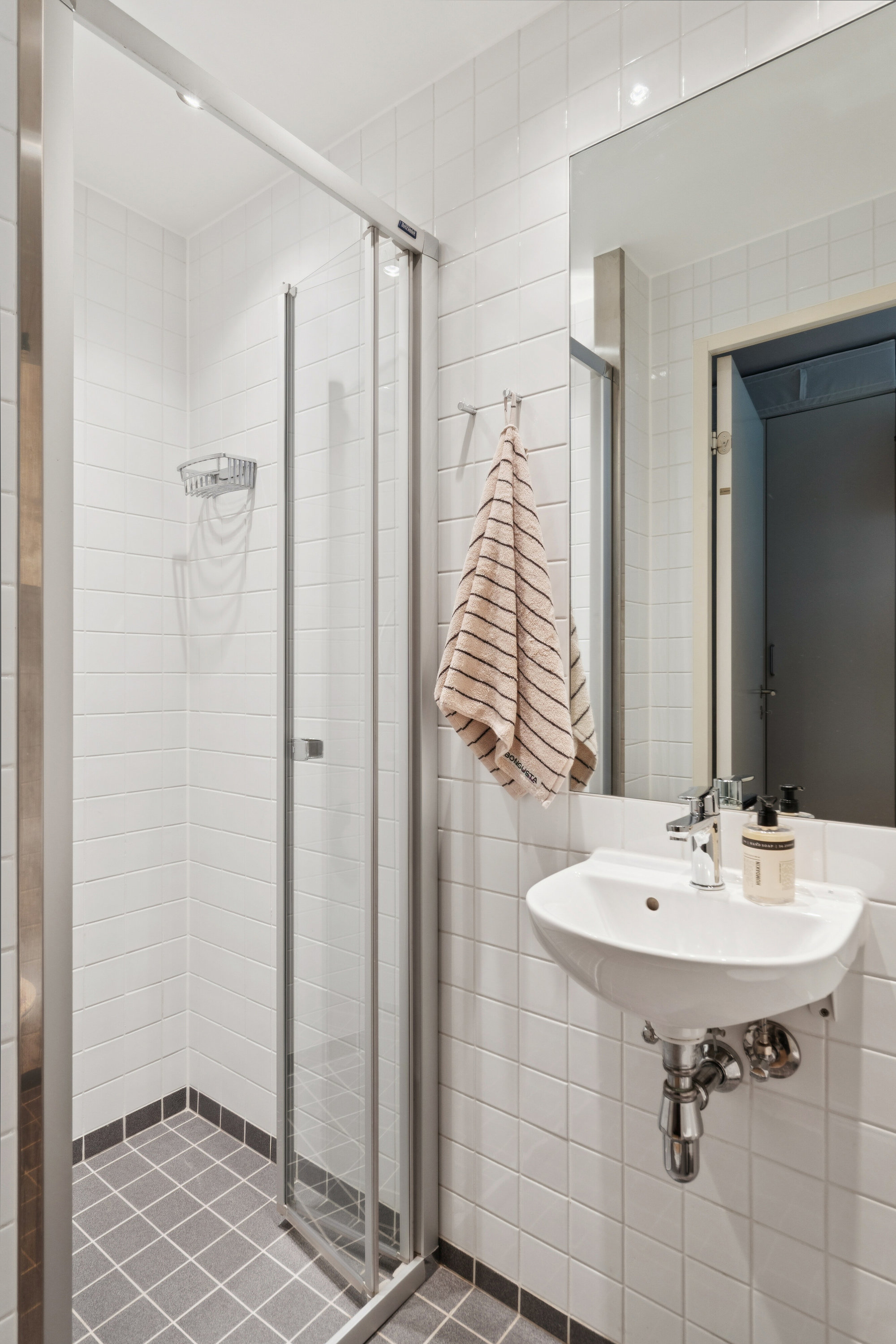 Fremhævet badeværelse billede i fuldskærmstilstand. Billede af Weidekampsgade 53, st.. tv., 2300 København S