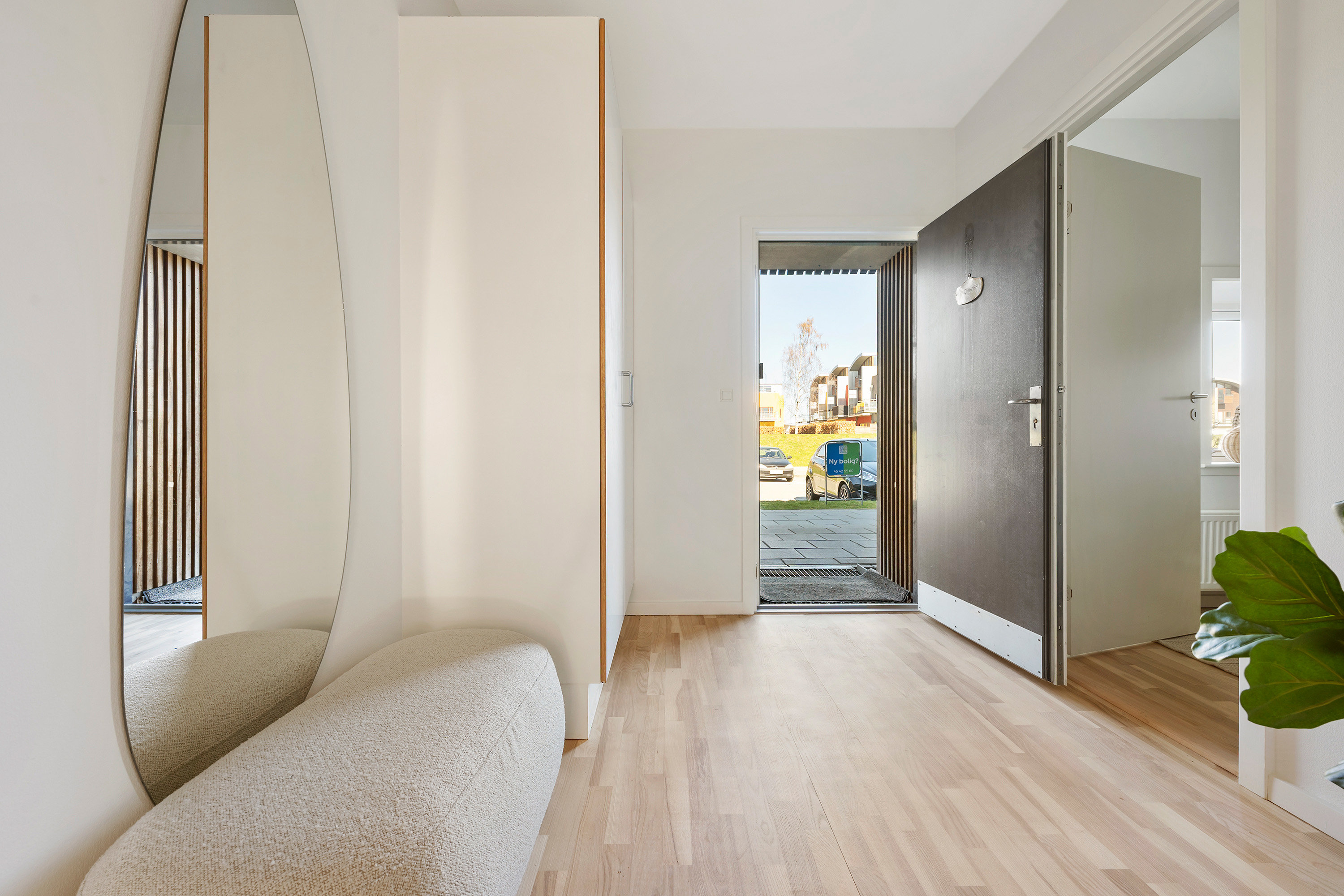 Fremhævet entré billede i fuldskærmstilstand. Billede af Pilehøj 7C, st.., 3460 Birkerød