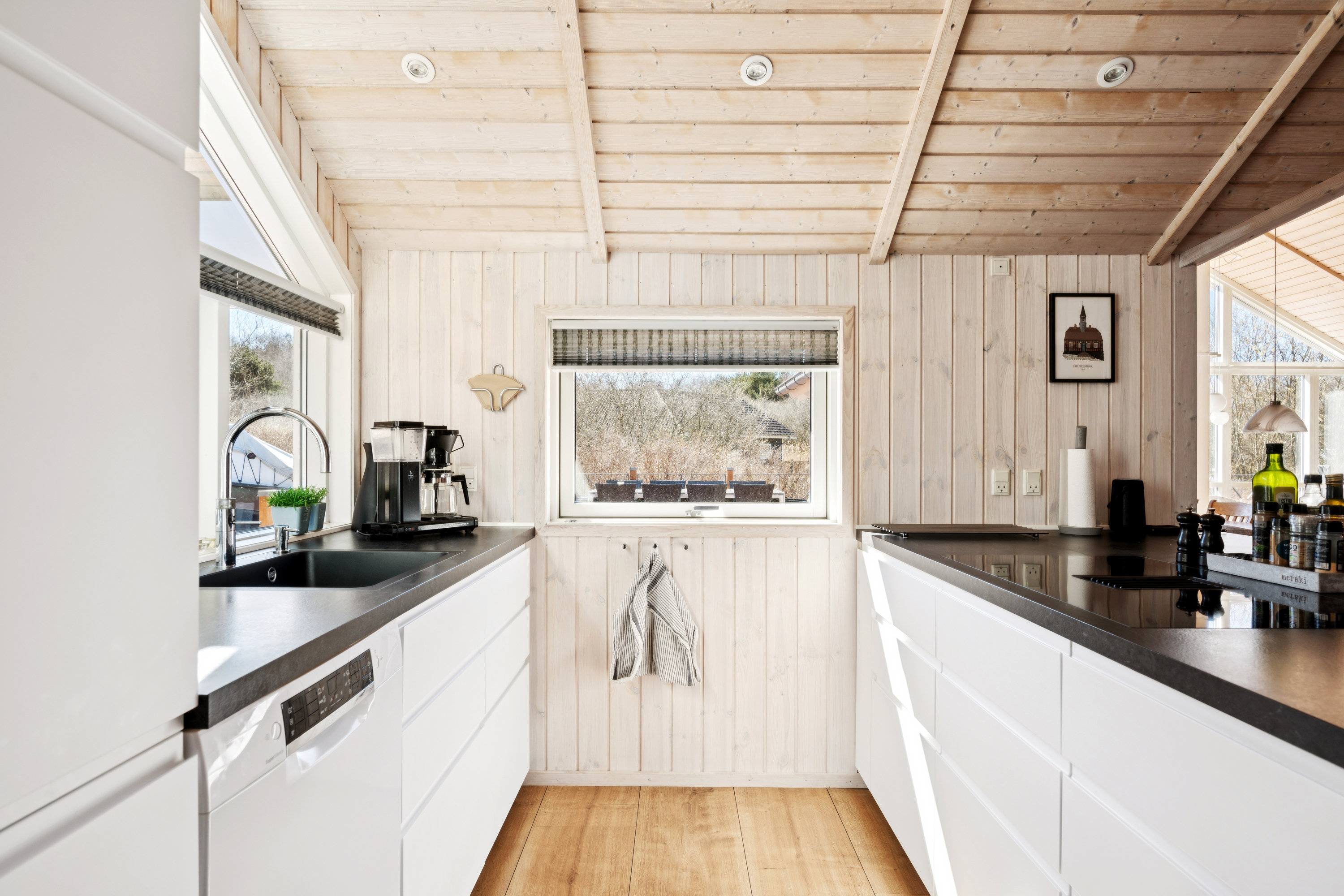 Fremhævet køkken billede i fuldskærmstilstand. Billede af Bækholmen 27, Dråby, 8400 Ebeltoft