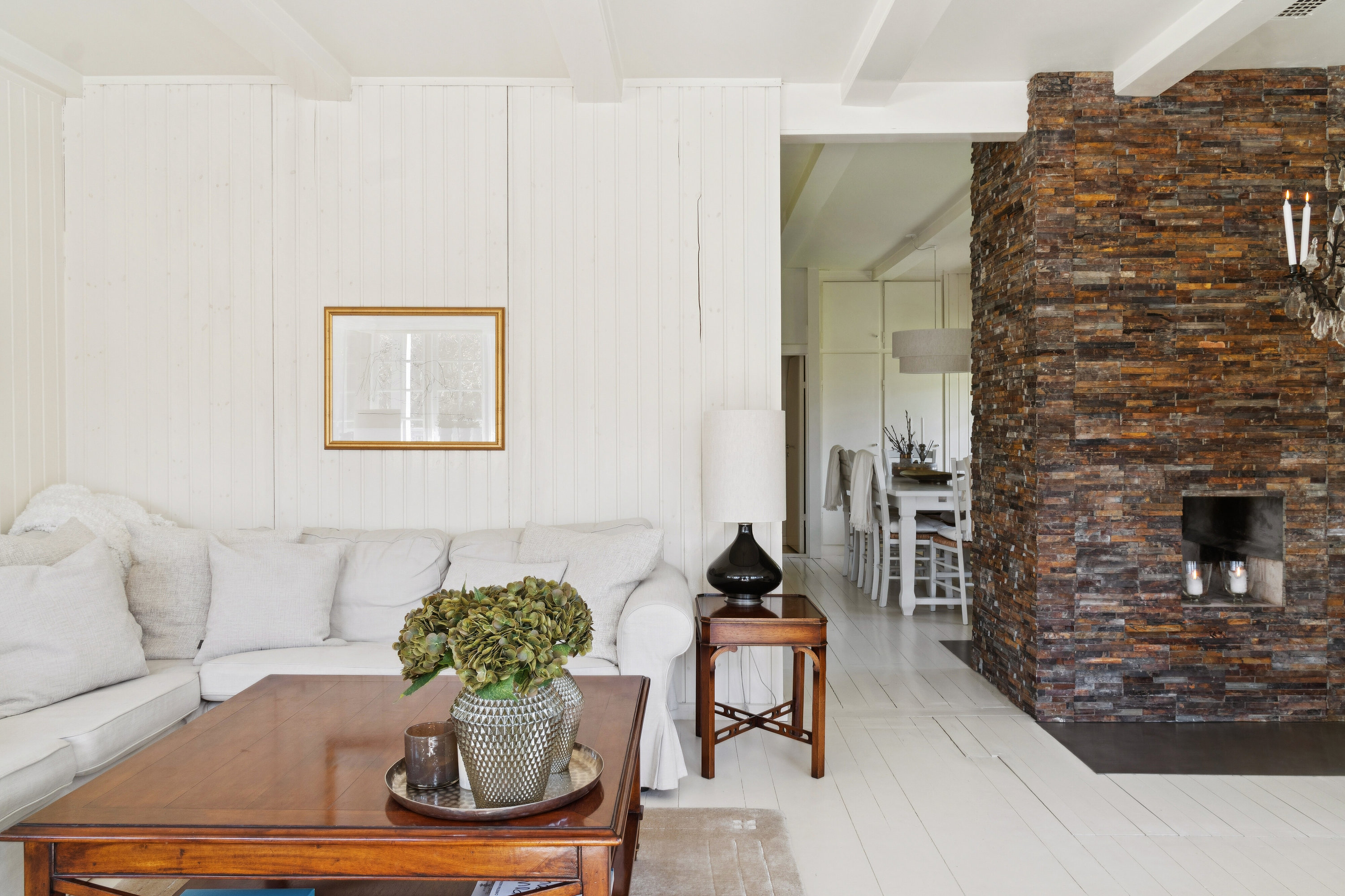 Fremhævet stue billede i fuldskærmstilstand. Billede af Vibevej 15, 3100 Hornbæk