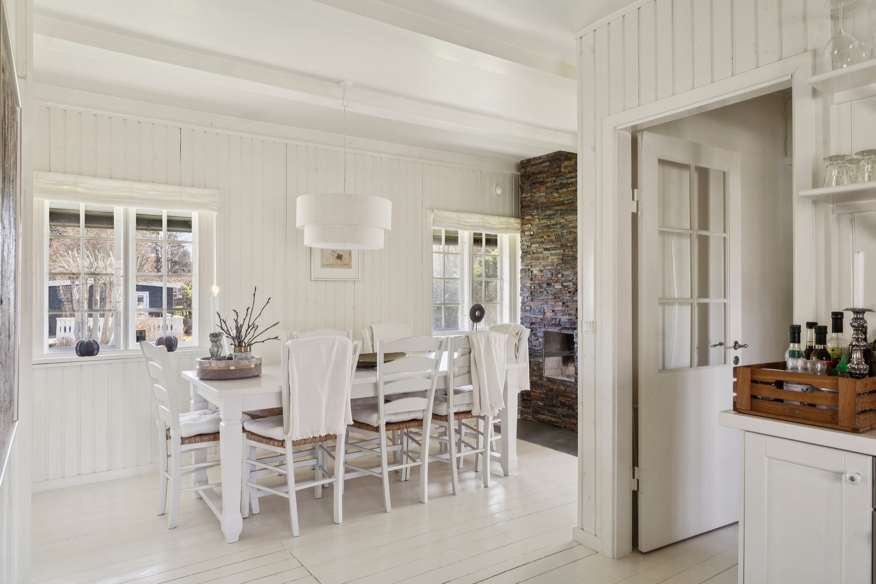 Fremhævet spisestue billede i fuldskærmstilstand. Billede af Vibevej 15, 3100 Hornbæk