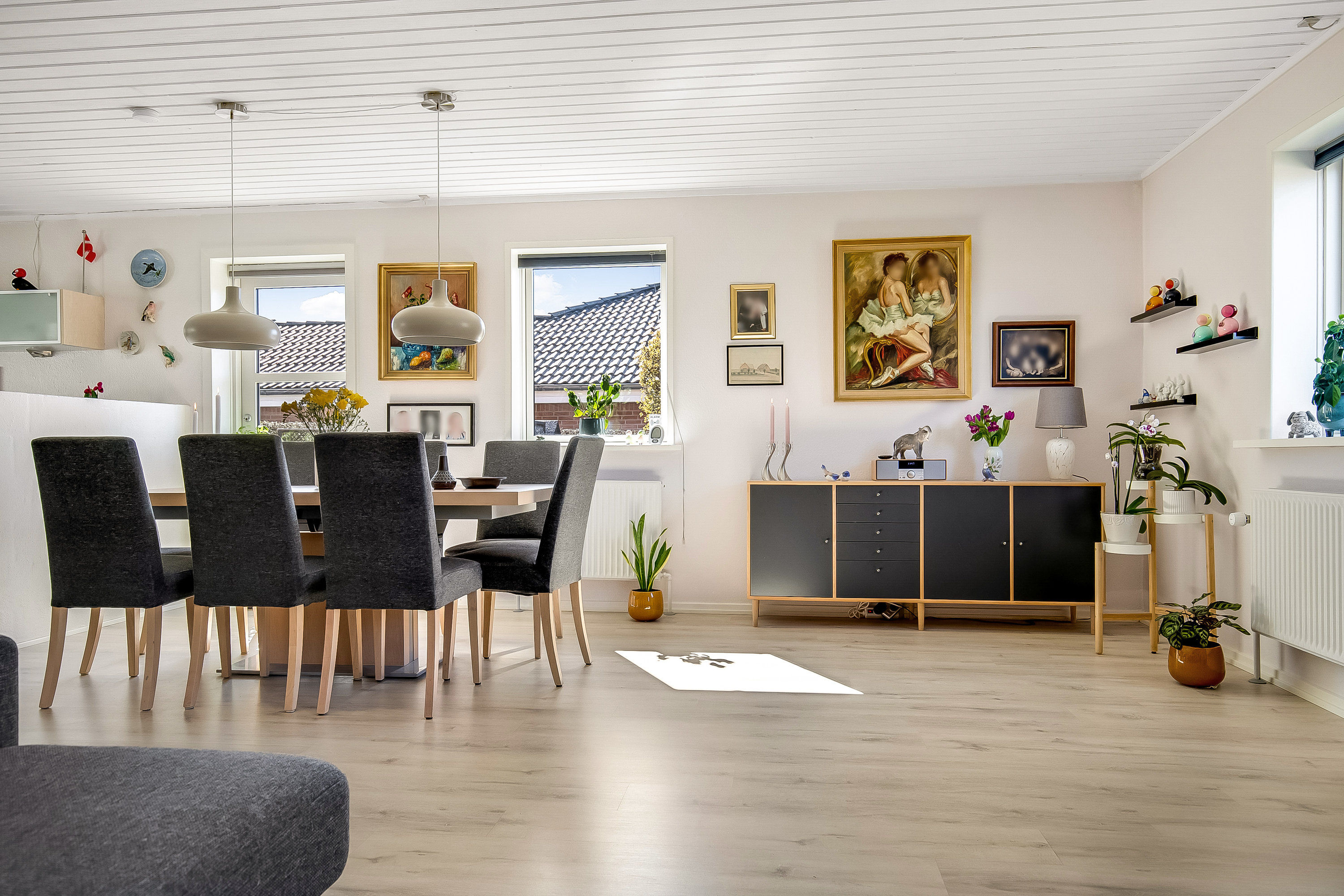 Fremhævet stue billede i fuldskærmstilstand. Billede af Anemonevej 6, 6000 Kolding