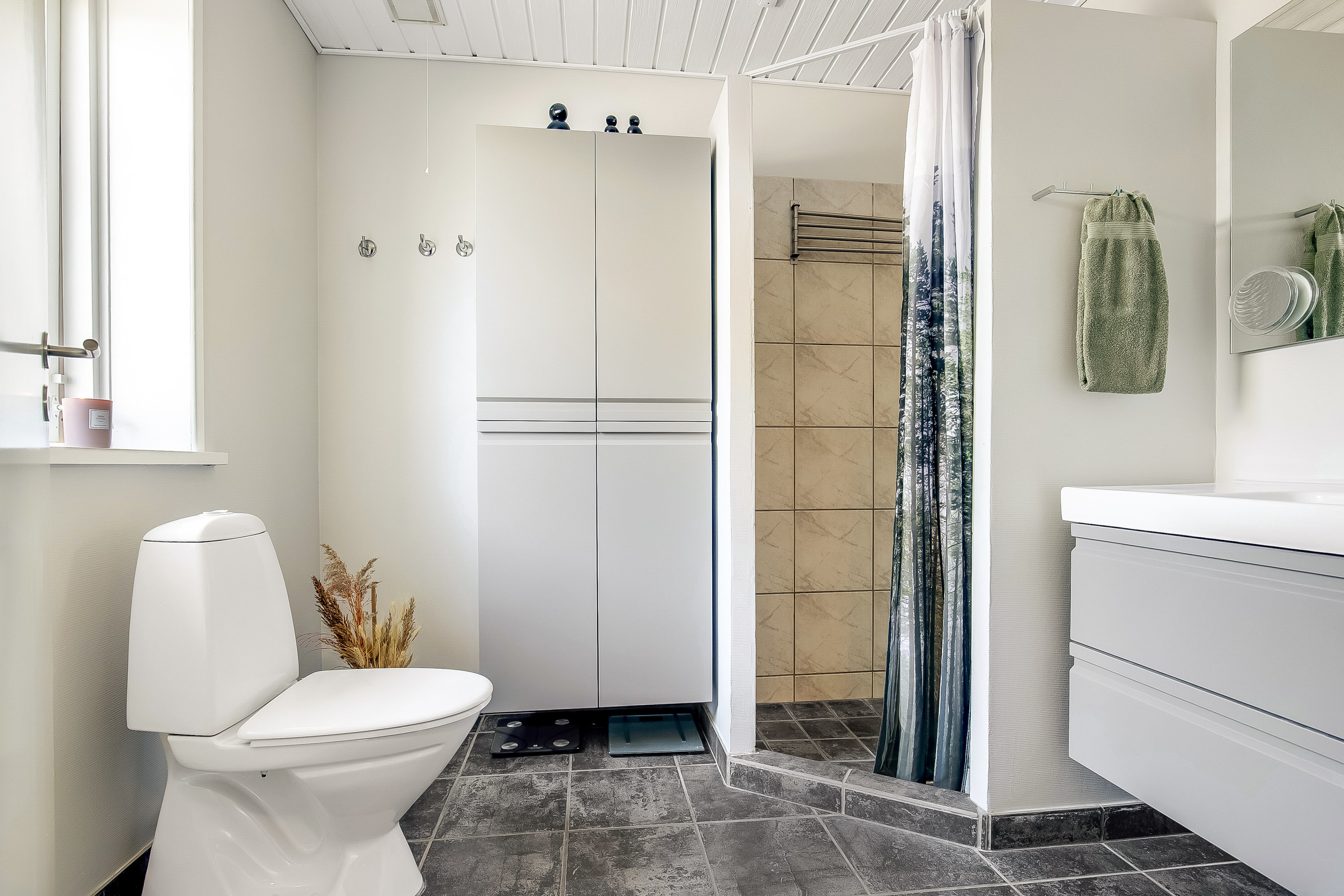 Fremhævet badeværelse billede i fuldskærmstilstand. Billede af Anemonevej 6, 6000 Kolding