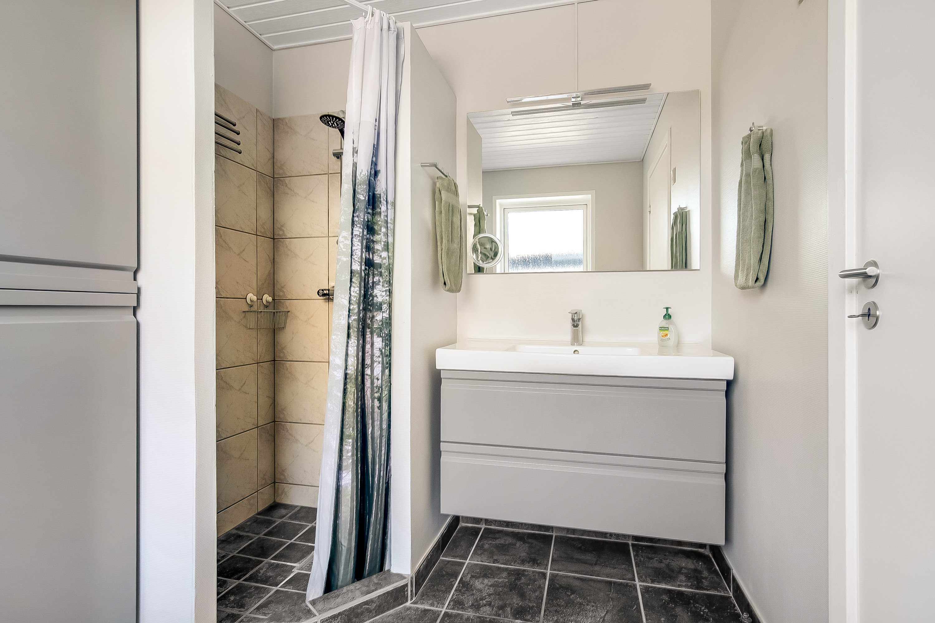 Fremhævet badeværelse billede i fuldskærmstilstand. Billede af Anemonevej 6, 6000 Kolding