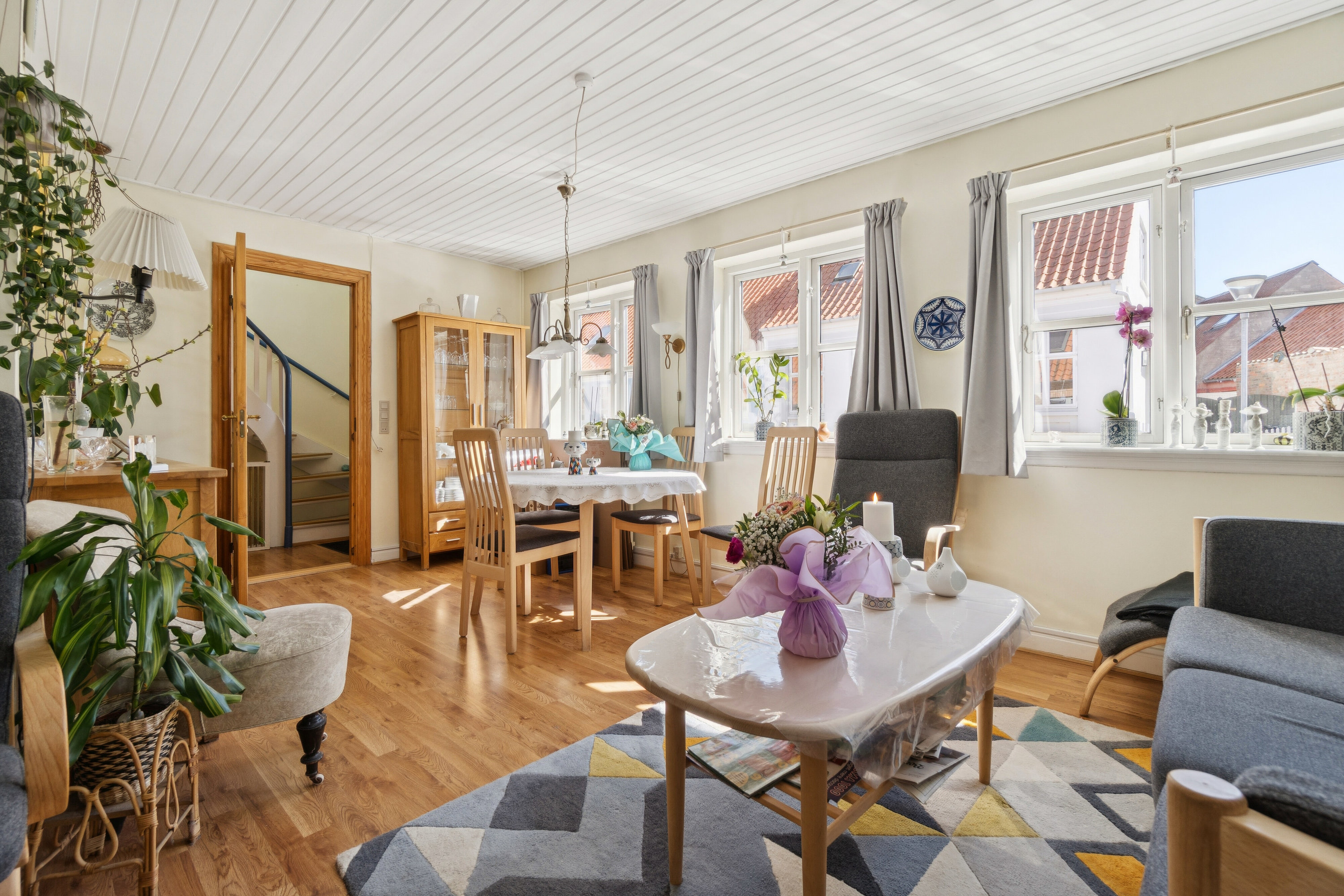 Fremhævet stue billede i fuldskærmstilstand. Billede af Møllegade 17, 3700 Rønne