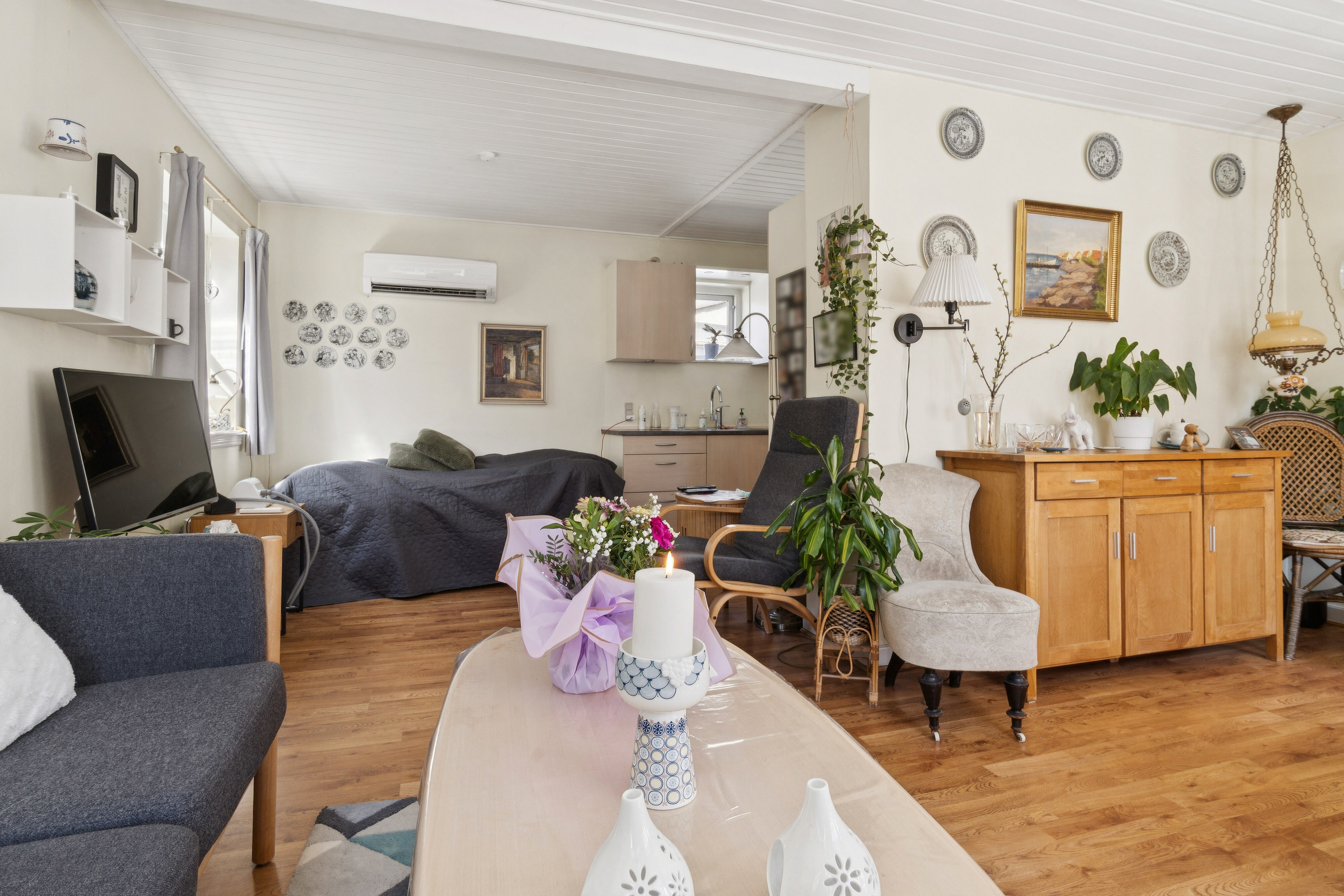 Fremhævet stue billede i fuldskærmstilstand. Billede af Møllegade 17, 3700 Rønne