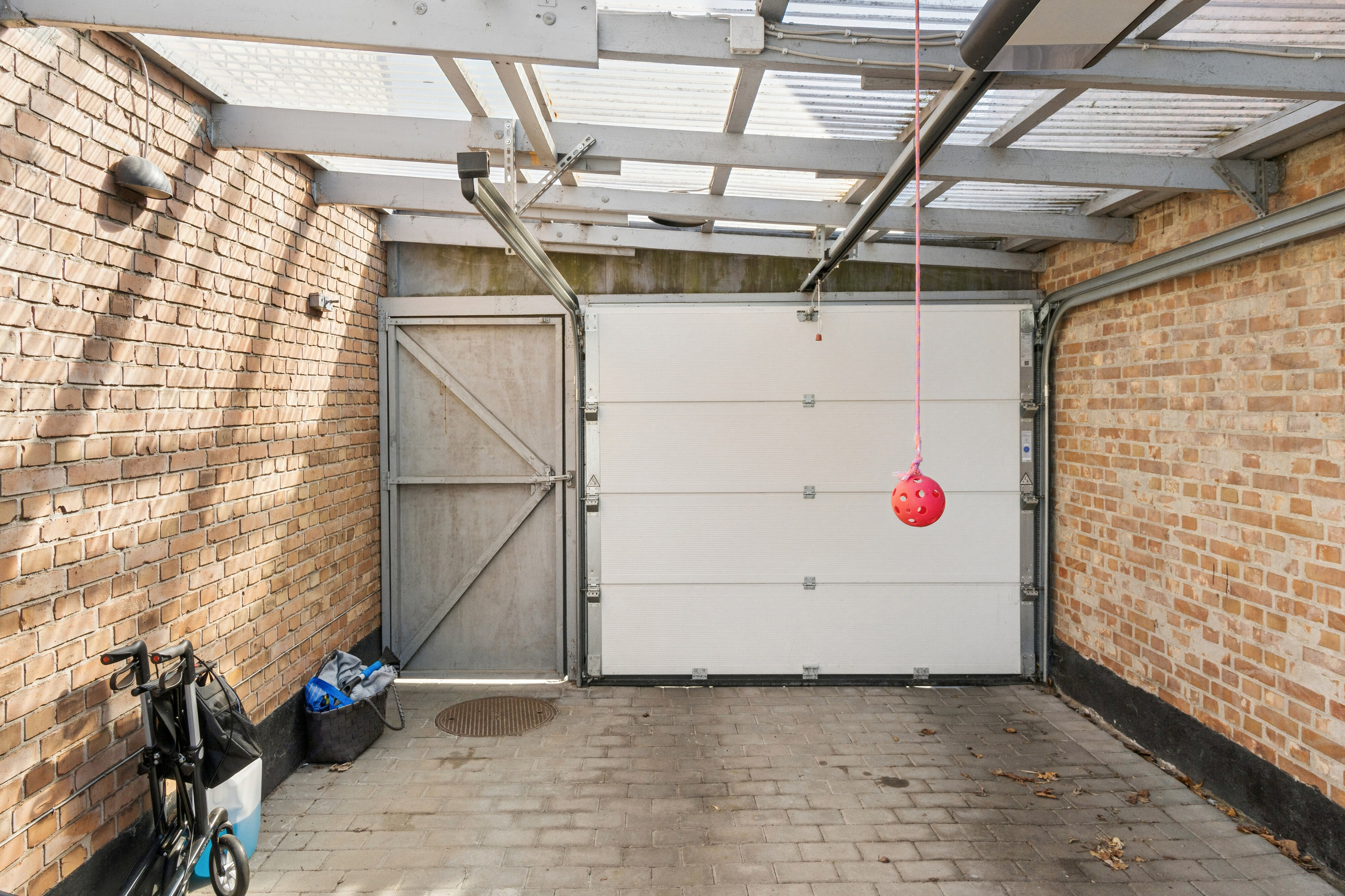 Fremhævet udendørs billede i fuldskærmstilstand. Billede af Møllegade 17, 3700 Rønne