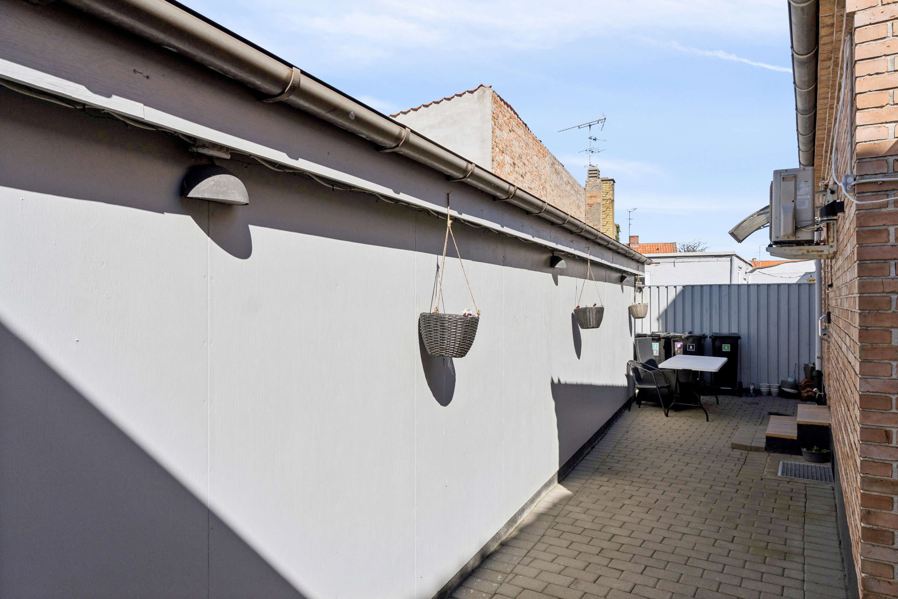 Fremhævet udendørs billede i fuldskærmstilstand. Billede af Møllegade 17, 3700 Rønne