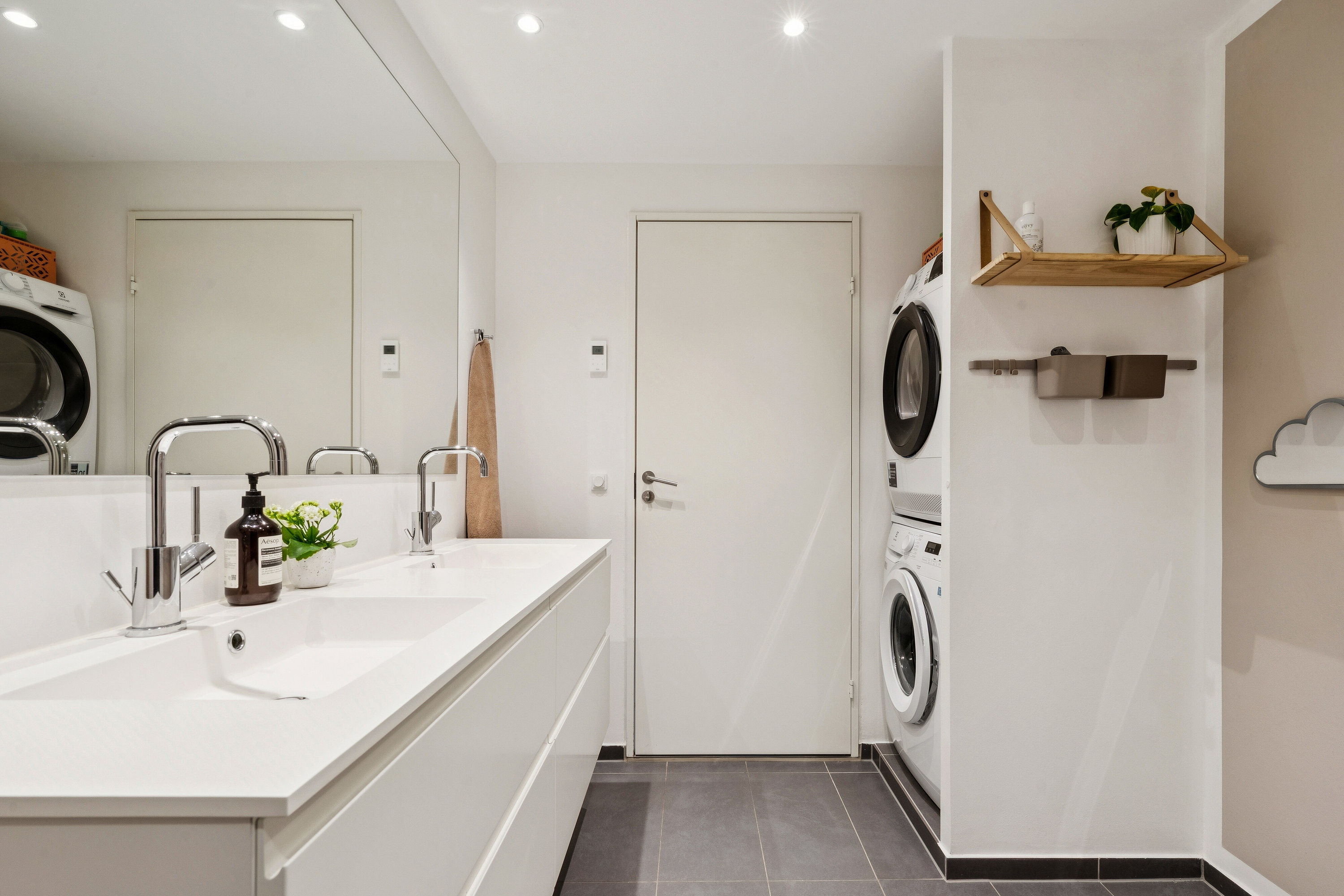 Fremhævet badeværelse billede i fuldskærmstilstand. Billede af Islands Brygge 38E, 1. th., 2300 København S