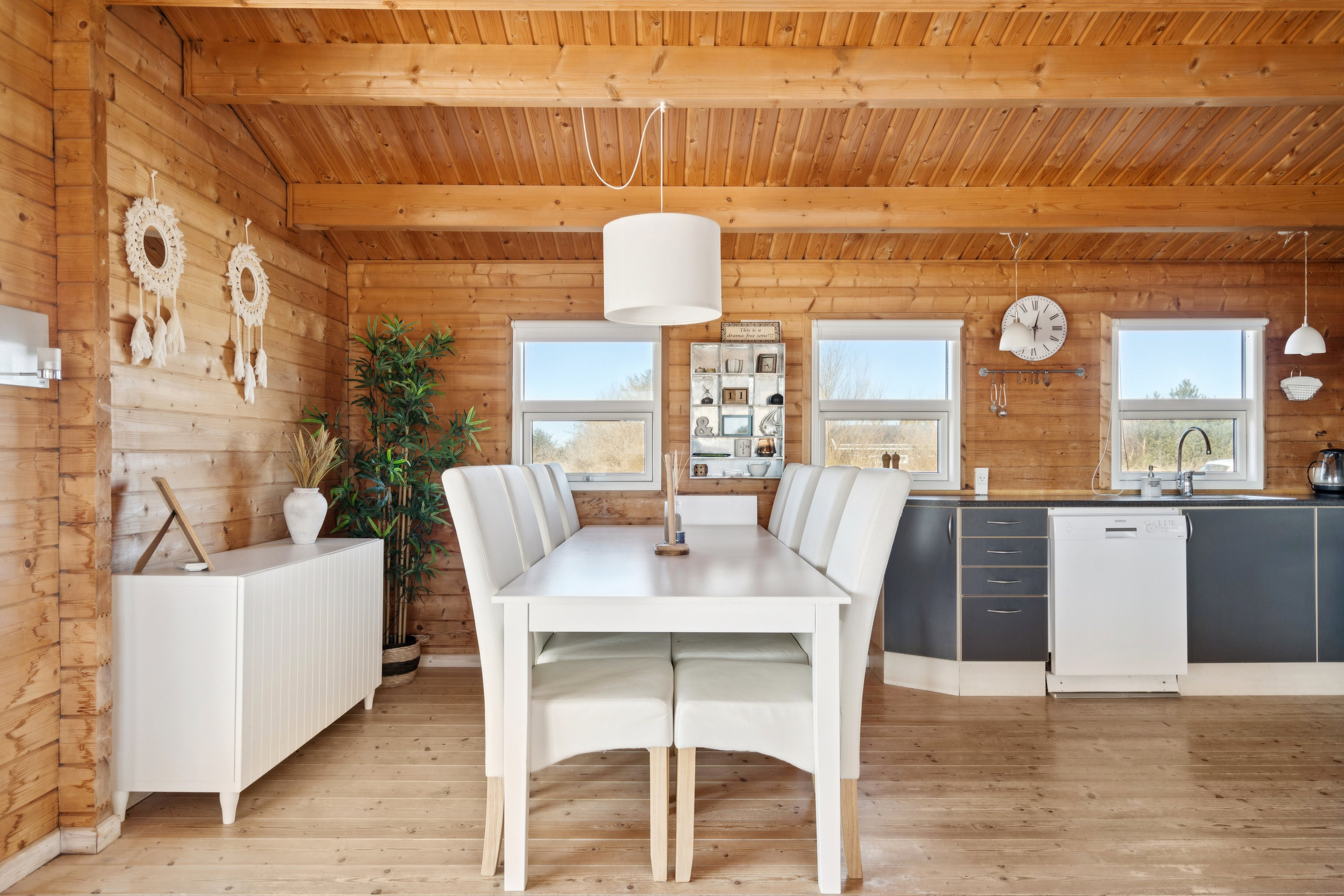 Fremhævet stue billede i fuldskærmstilstand. Billede af Kragekæret 17, Tornby, 9850 Hirtshals