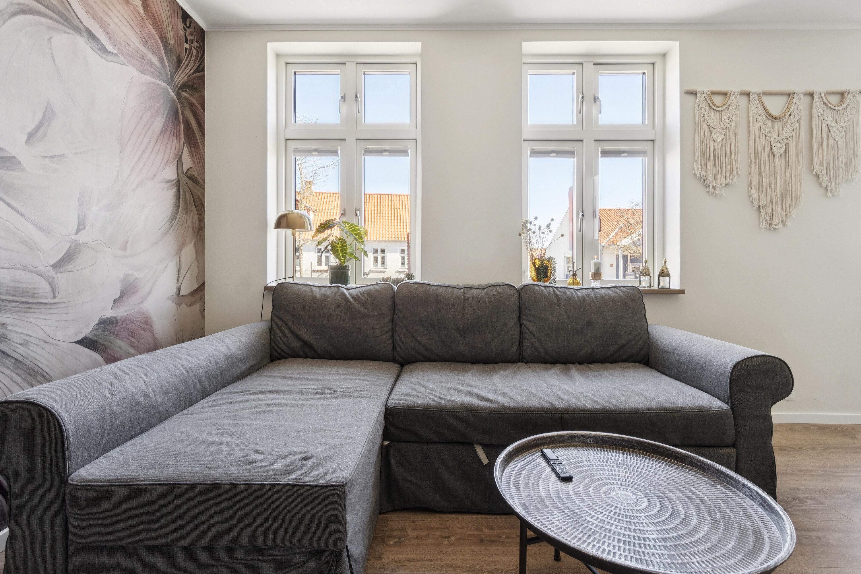 Fremhævet stue billede i fuldskærmstilstand. Billede af Åkirkebyvej 16, Rønne, 3700 Rønne