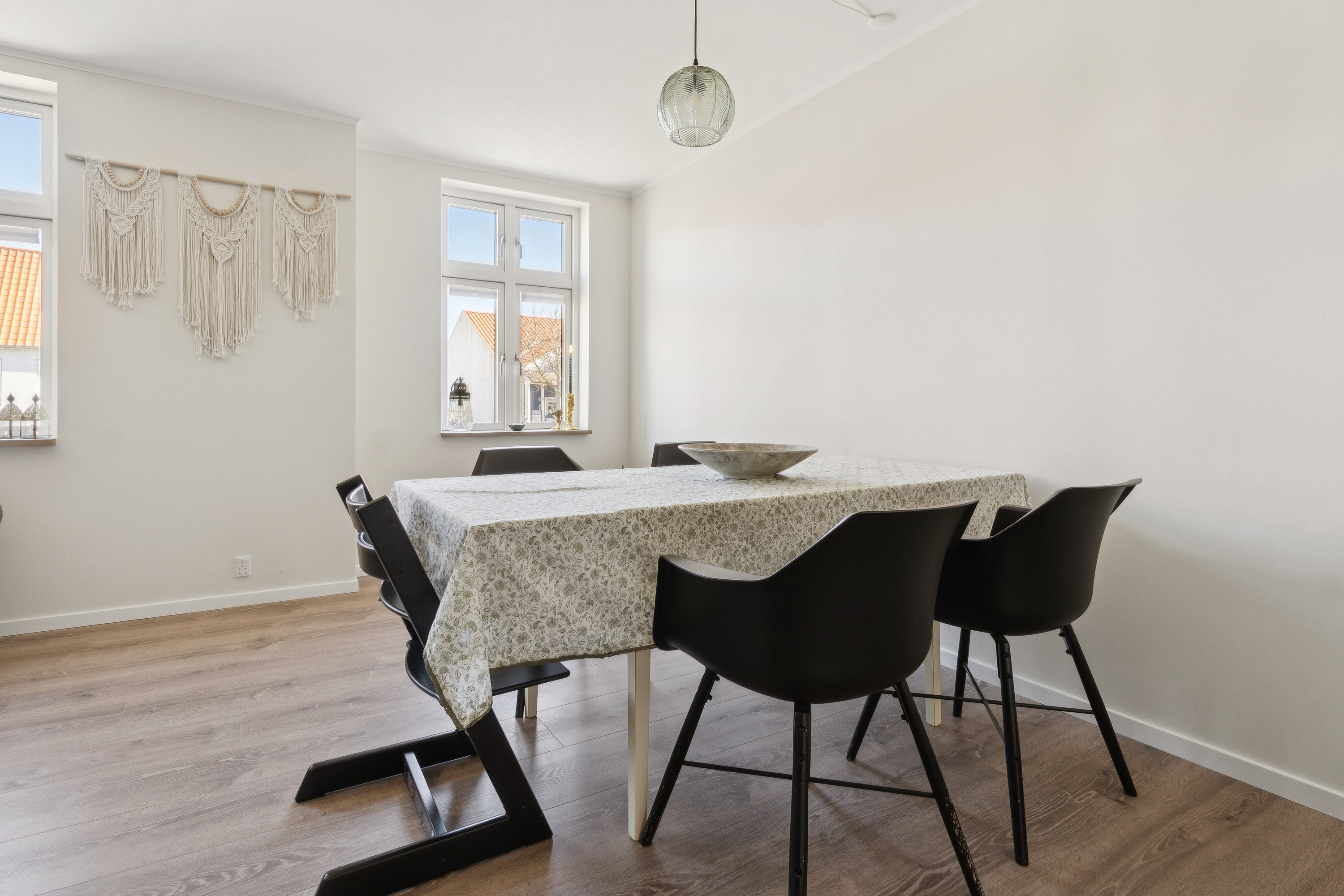 Fremhævet spisestue billede i fuldskærmstilstand. Billede af Åkirkebyvej 16, Rønne, 3700 Rønne