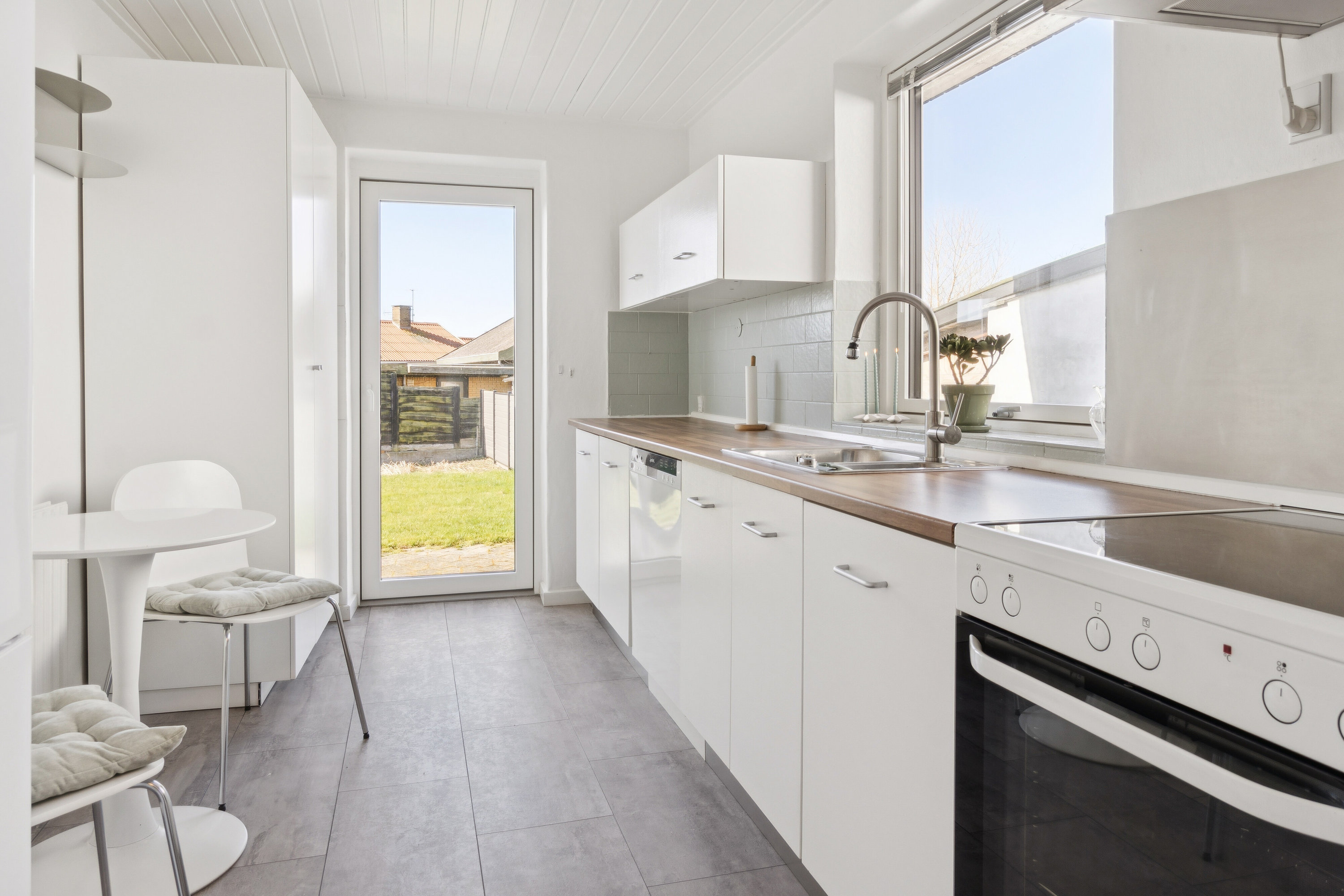 Fremhævet køkken billede i fuldskærmstilstand. Billede af Åkirkebyvej 16, Rønne, 3700 Rønne