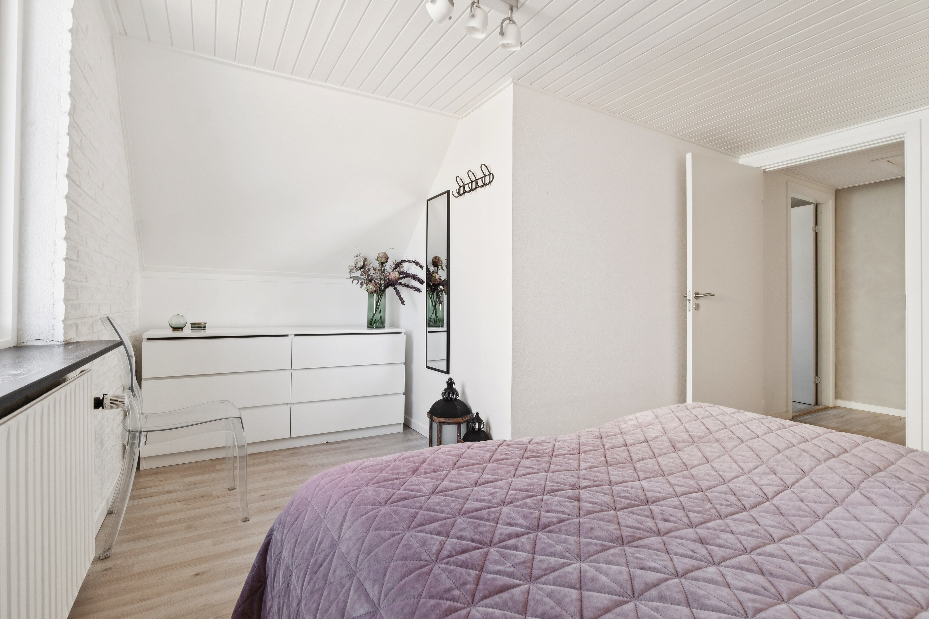 Fremhævet soveværelse billede i fuldskærmstilstand. Billede af Åkirkebyvej 16, Rønne, 3700 Rønne